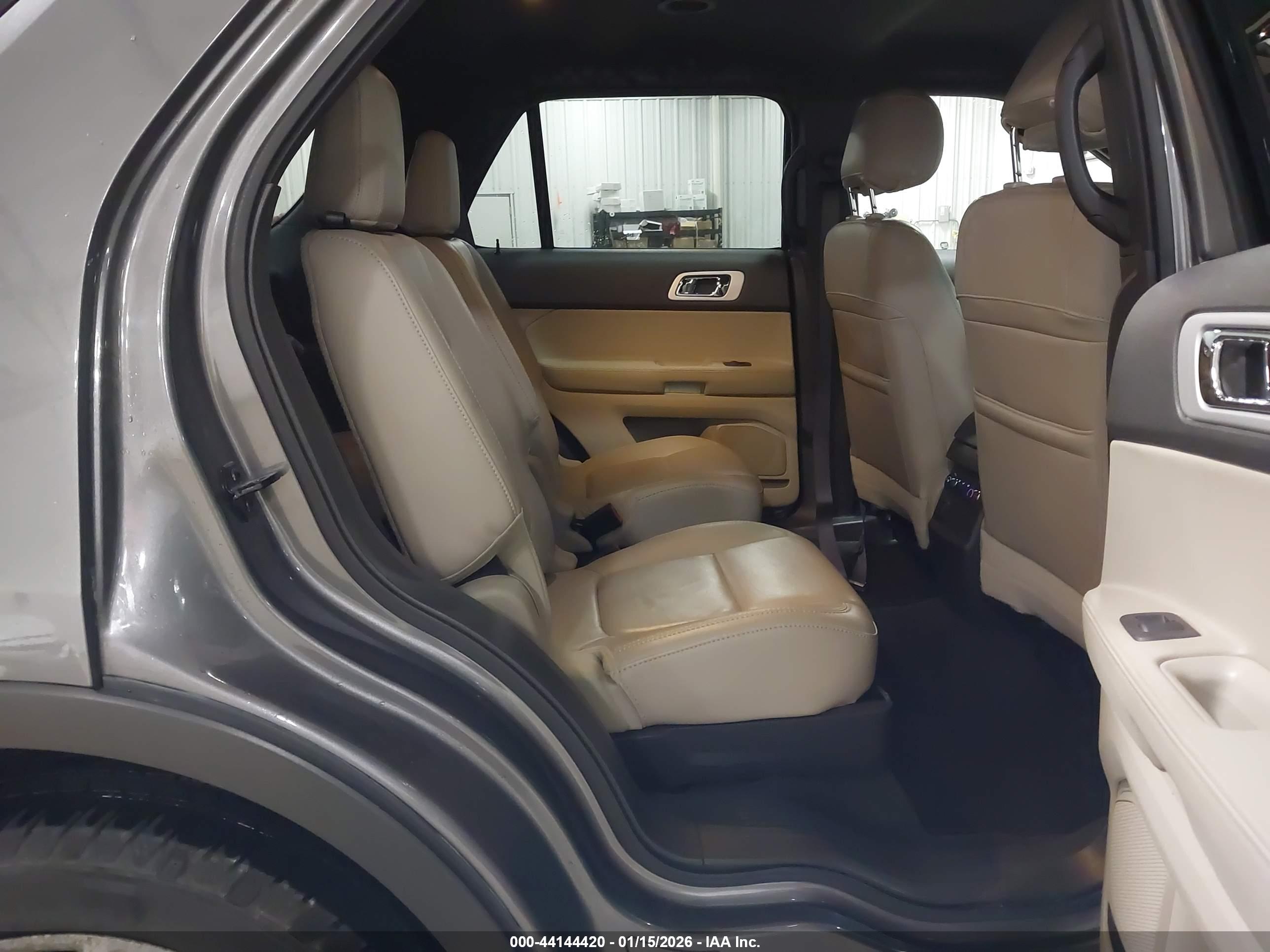 FORD EXPLORER image 8
