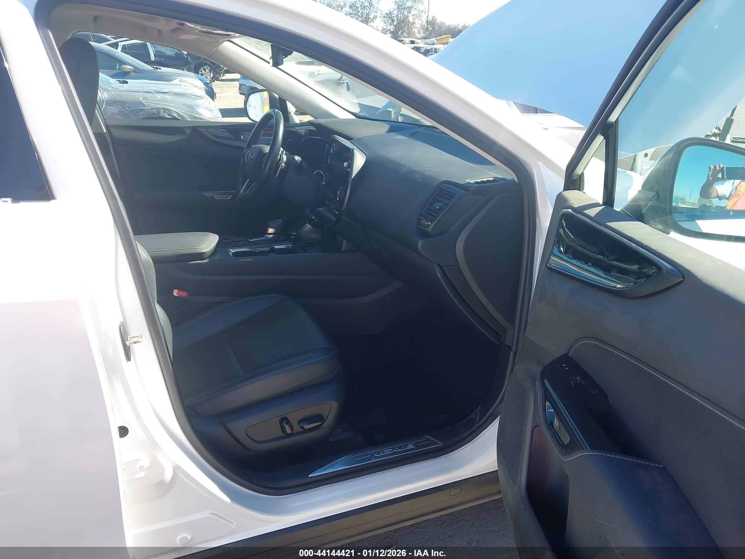 LEXUS NX image 5