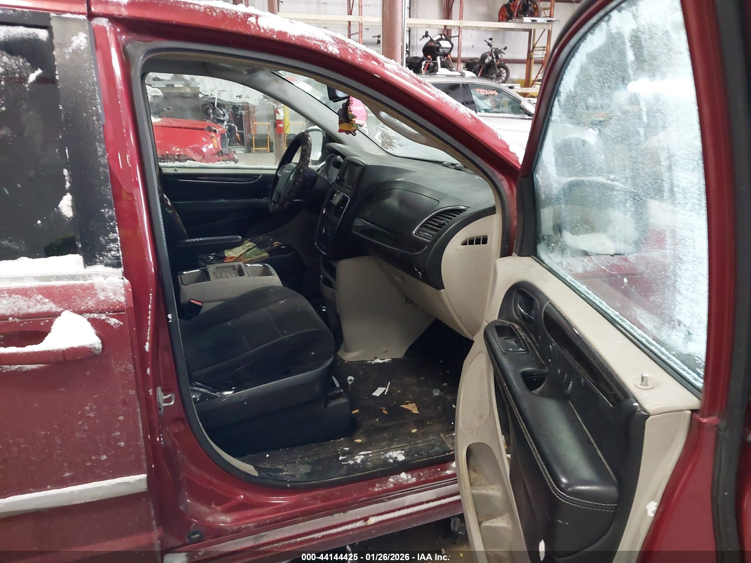 CHRYSLER TOWN image 5