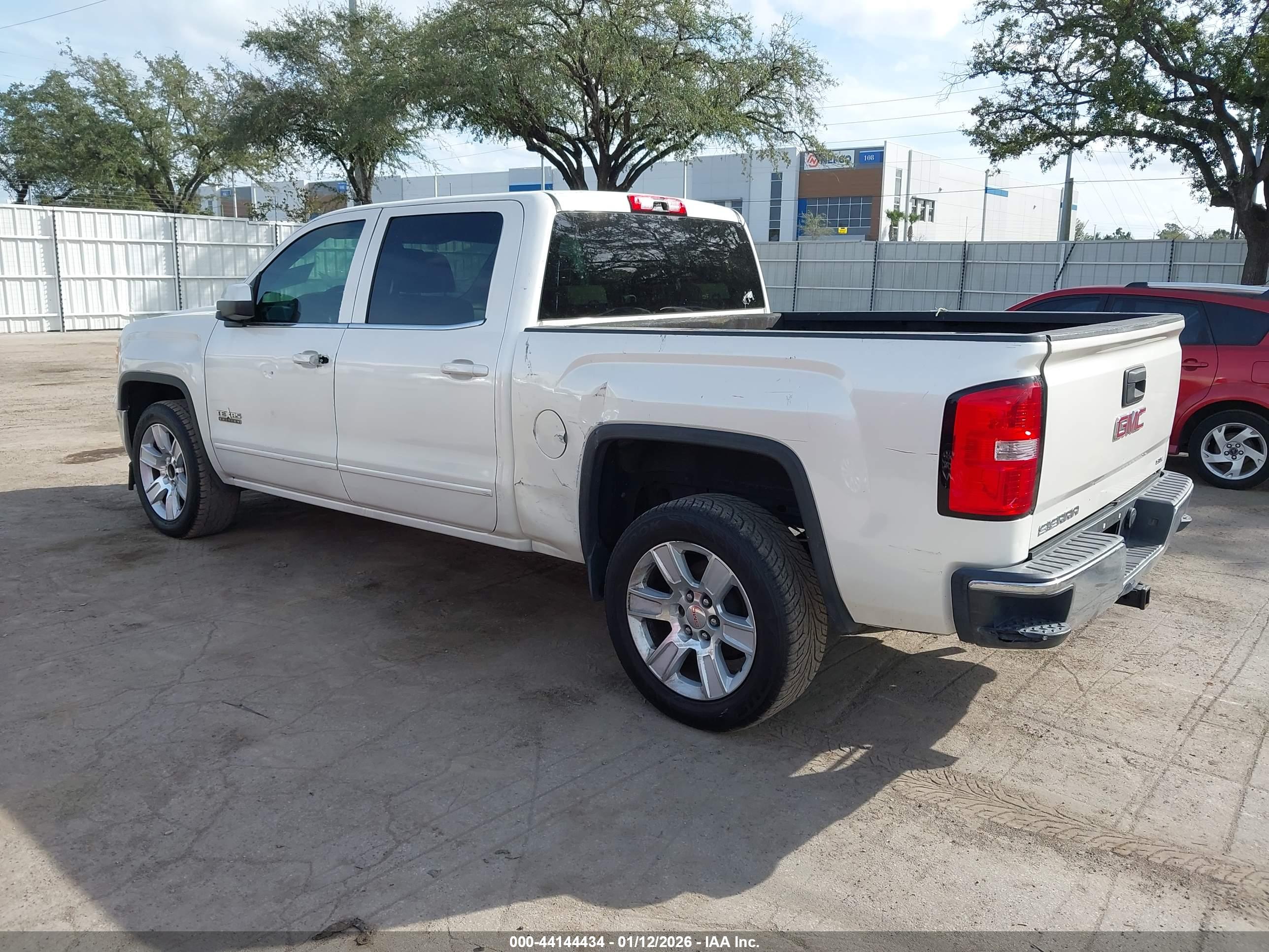 GMC SIERRA image 3
