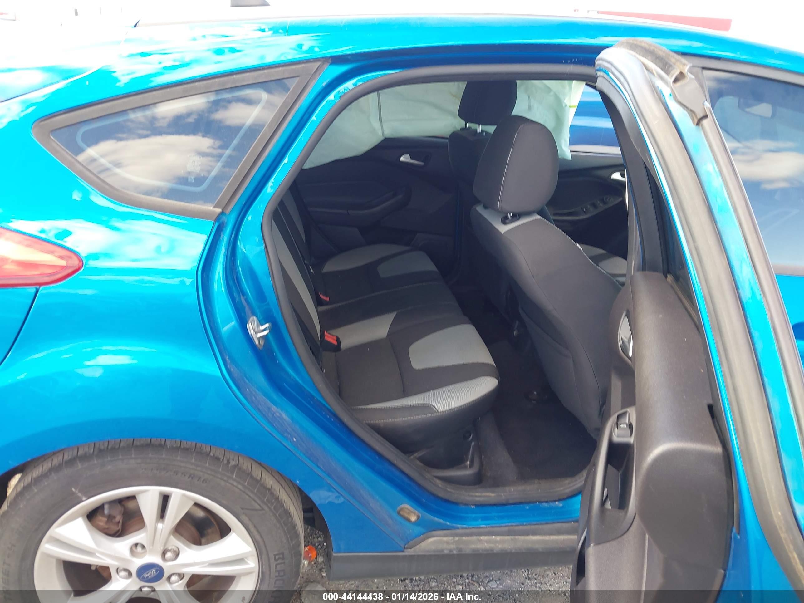FORD FOCUS image 8