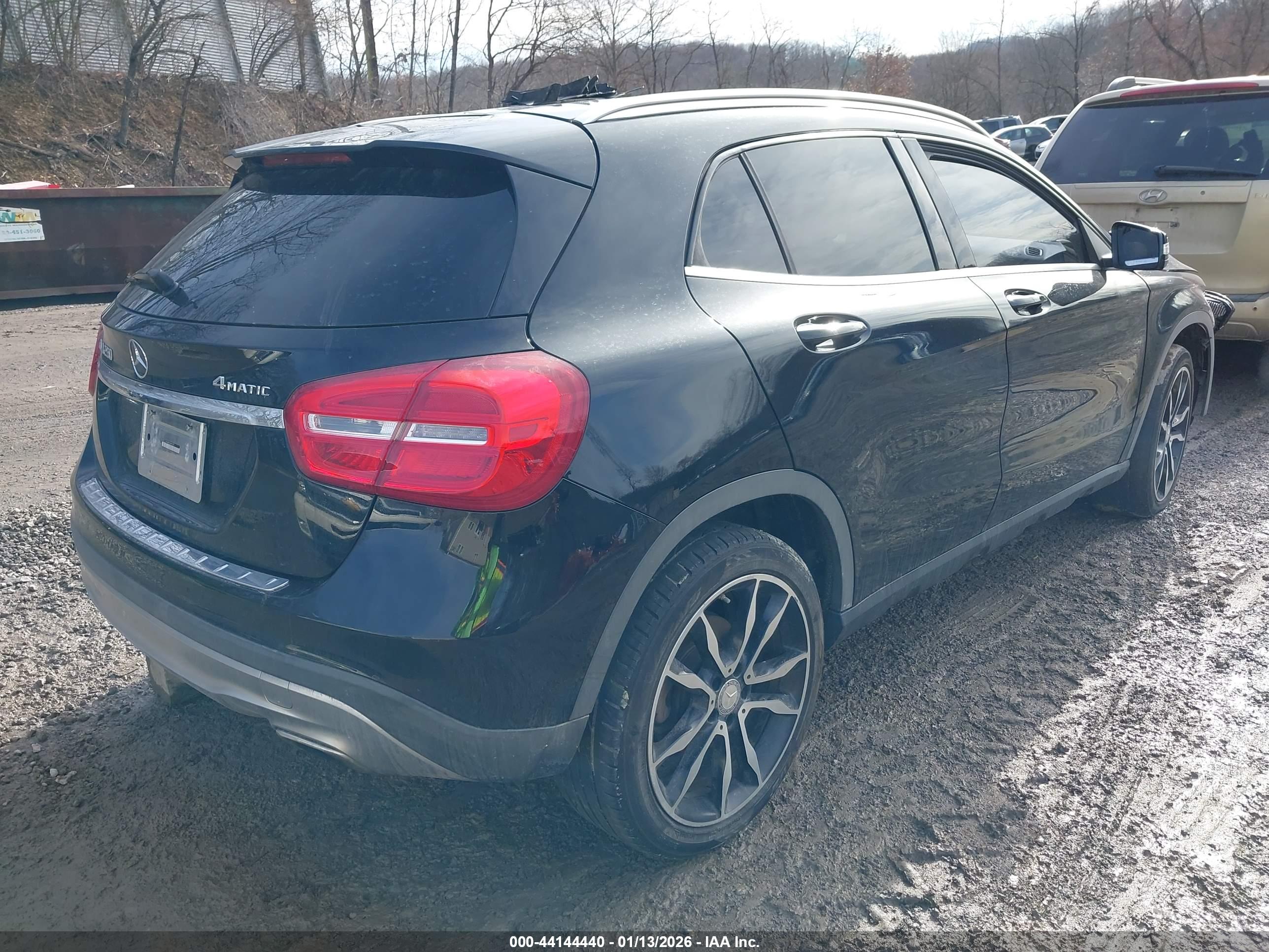 MERCEDES-BENZ GLA image 4