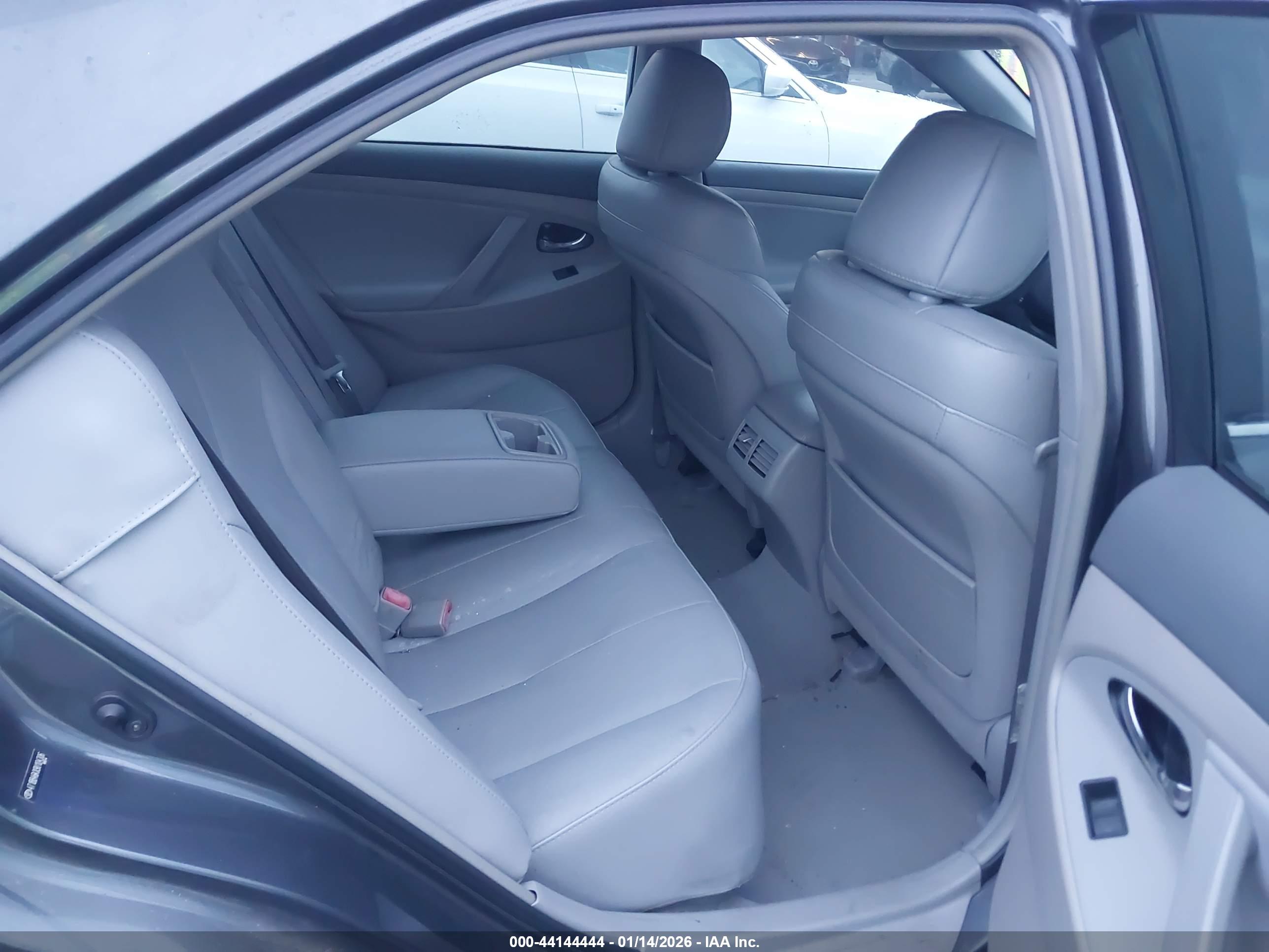 TOYOTA CAMRY image 8