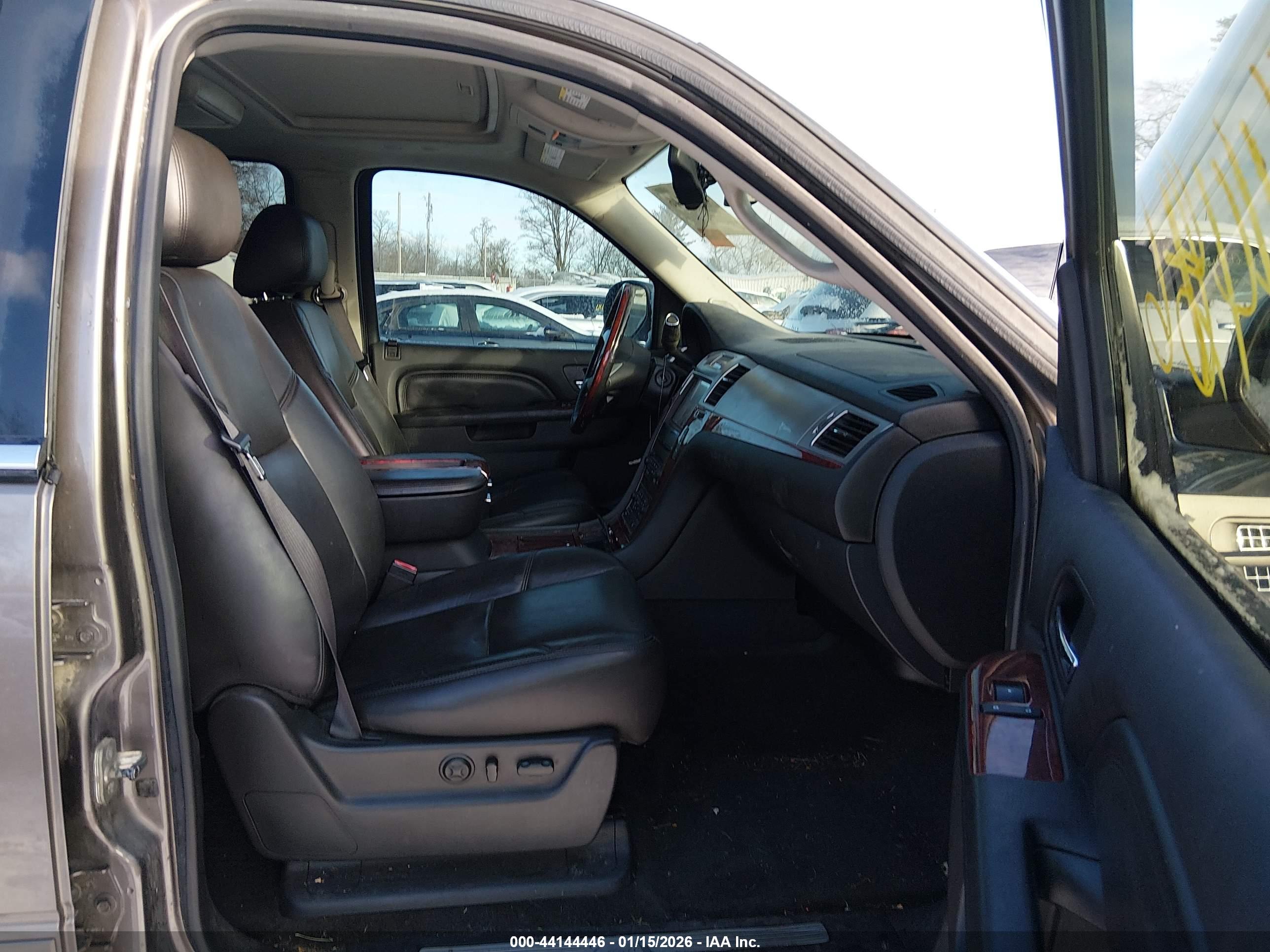 CADILLAC ESCALADE image 5