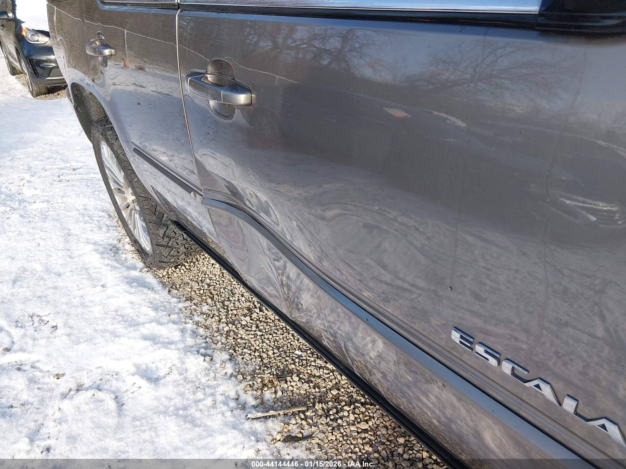 CADILLAC ESCALADE image 6