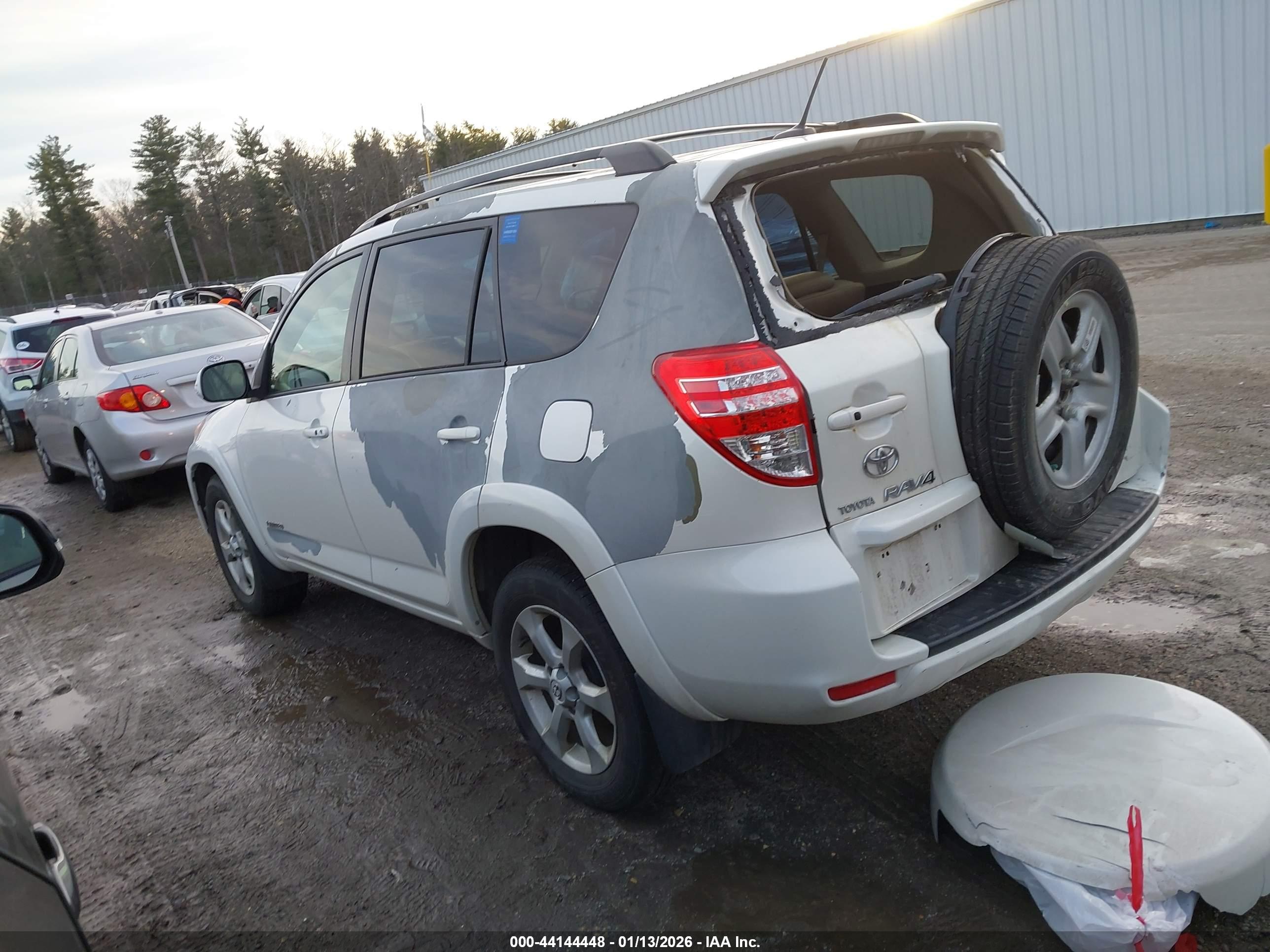 TOYOTA RAV4 image 3