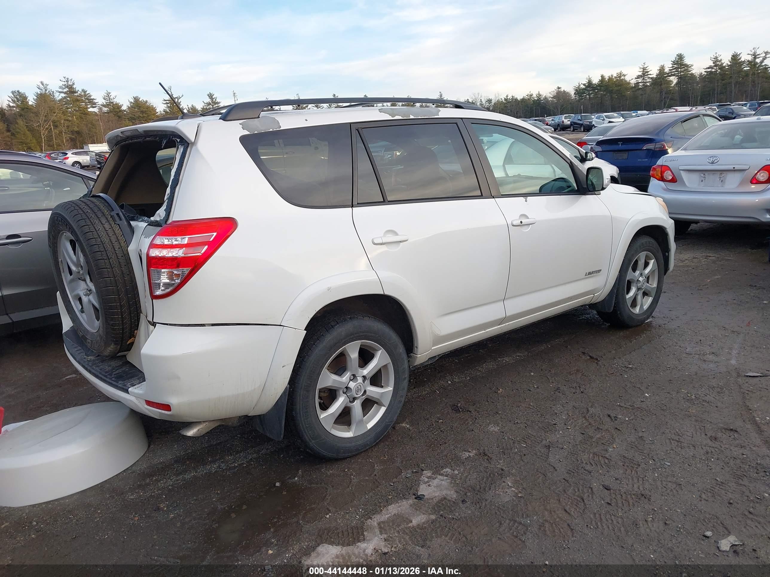 TOYOTA RAV4 image 4