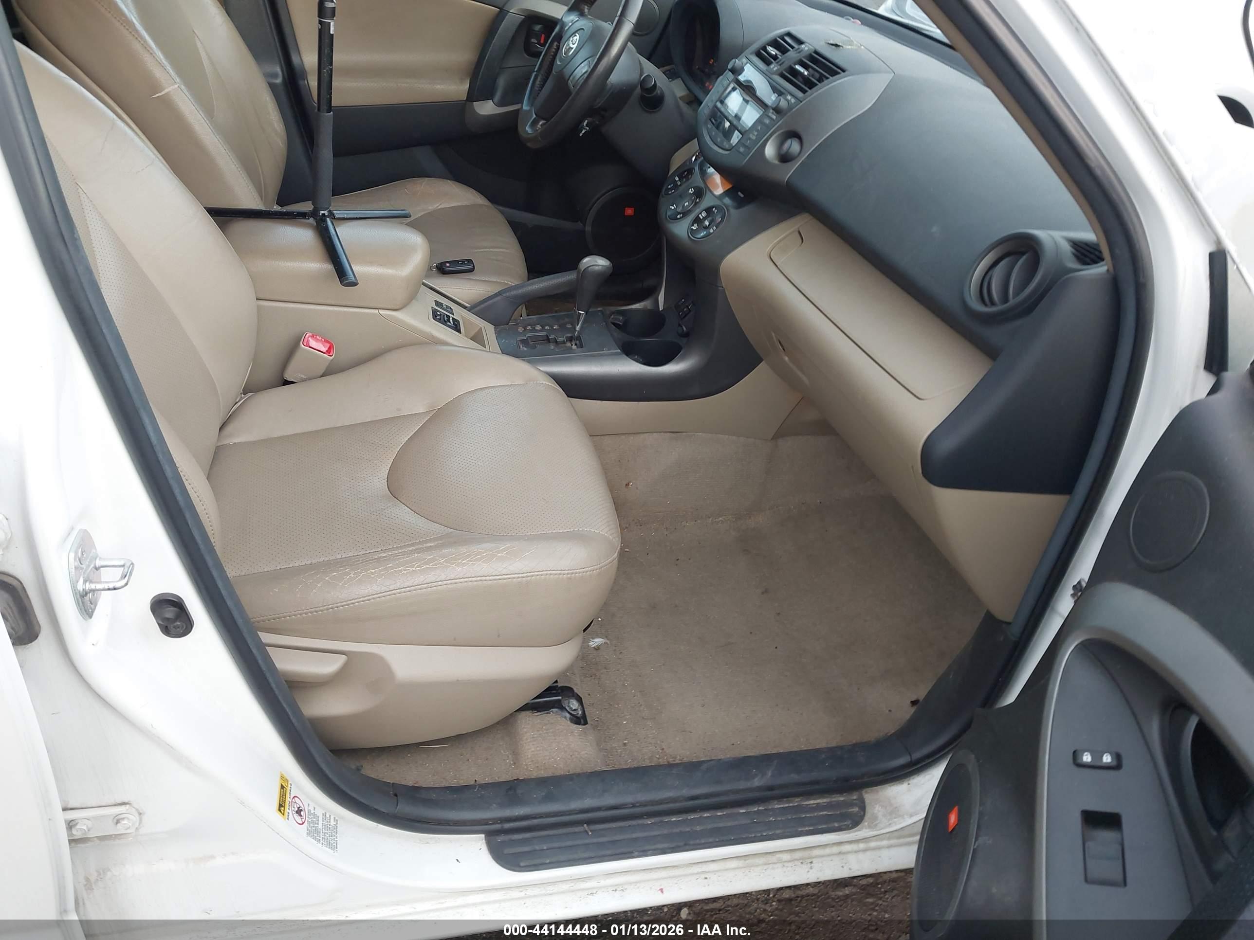 TOYOTA RAV4 image 5