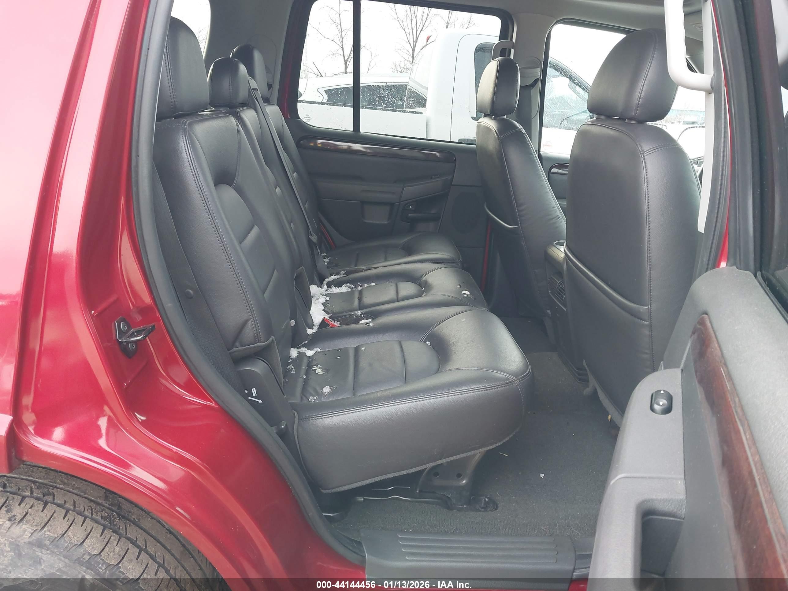 FORD EXPLORER image 8