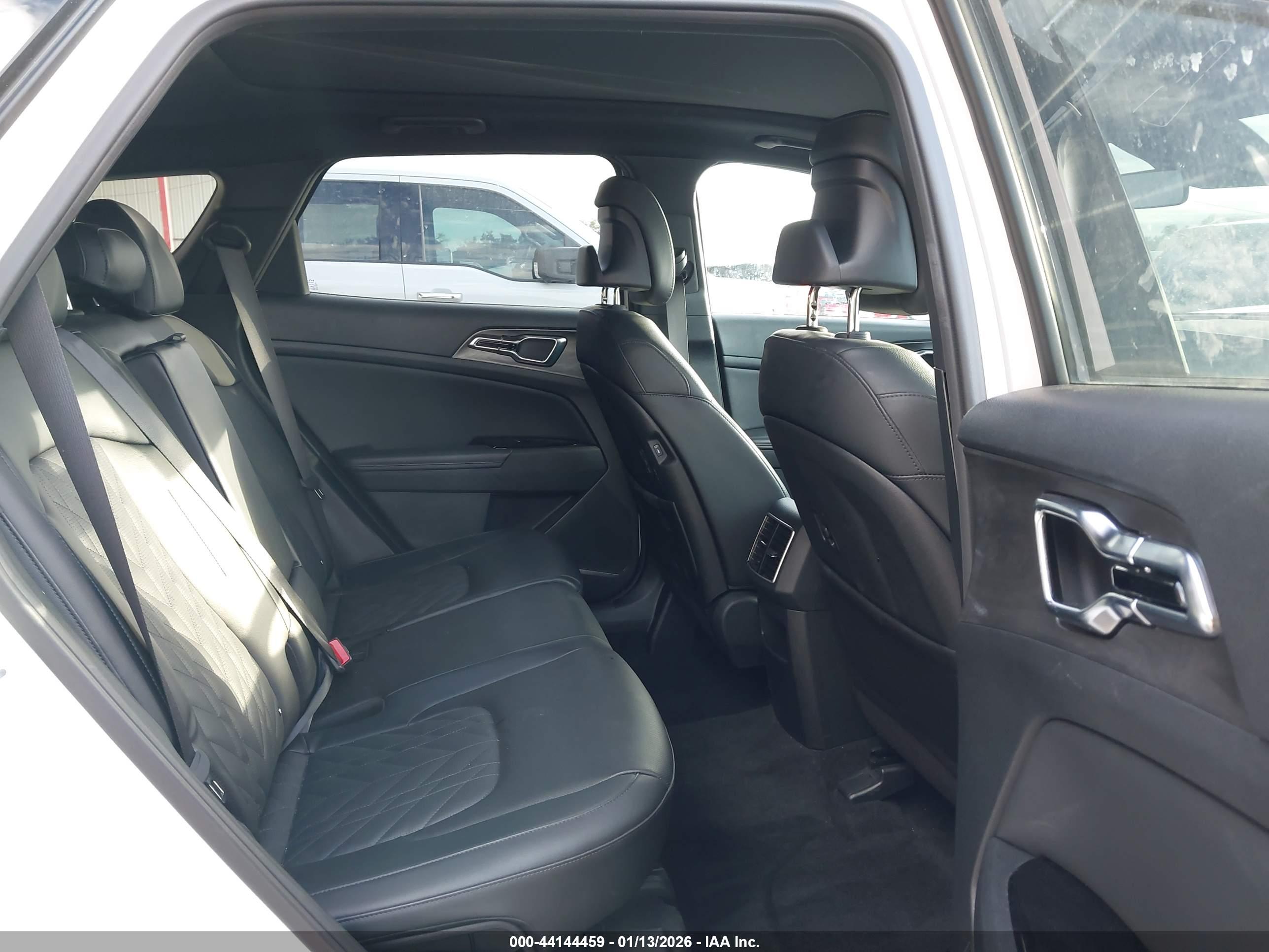 KIA SPORTAGE image 8