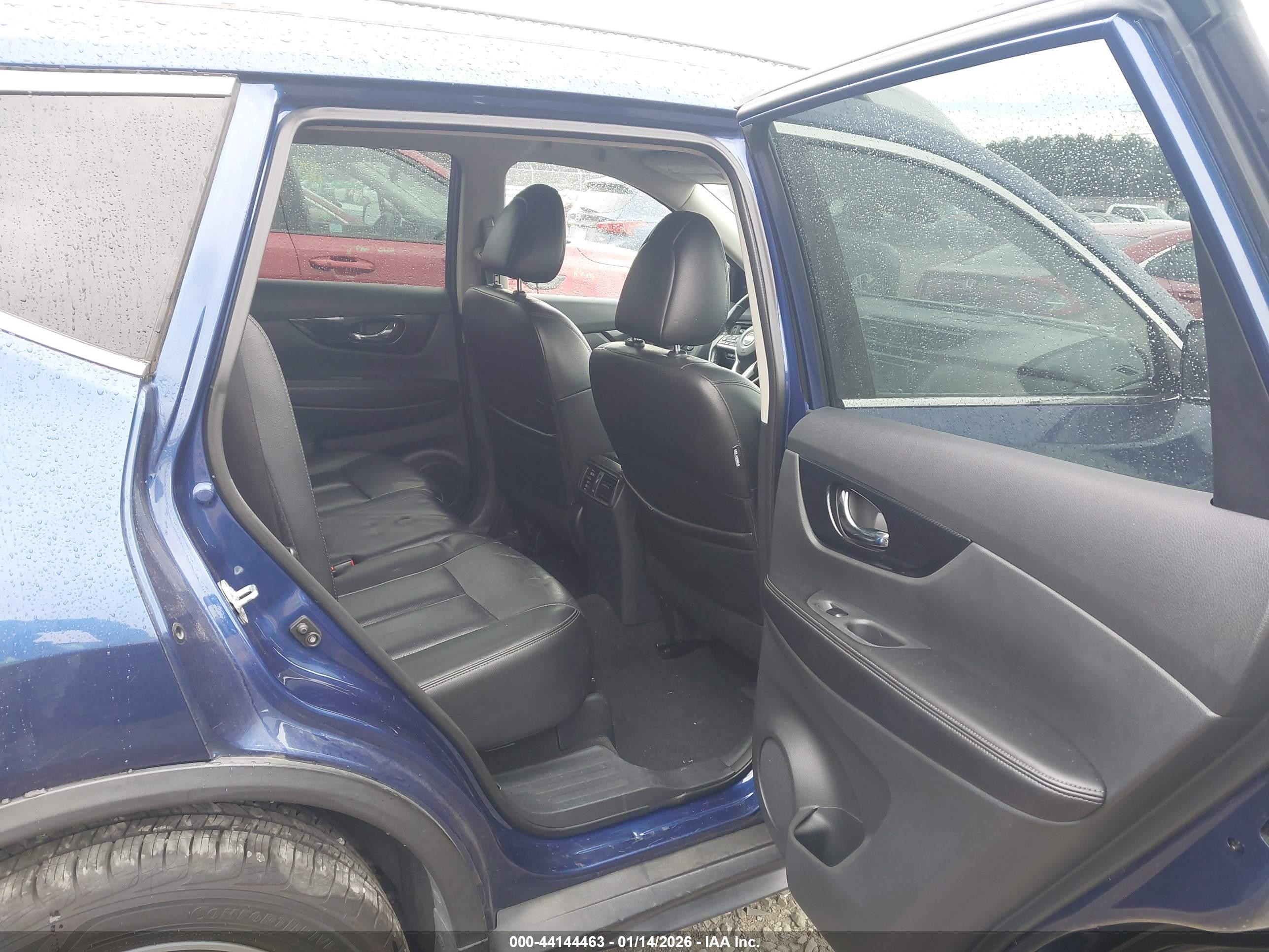 NISSAN ROGUE image 8
