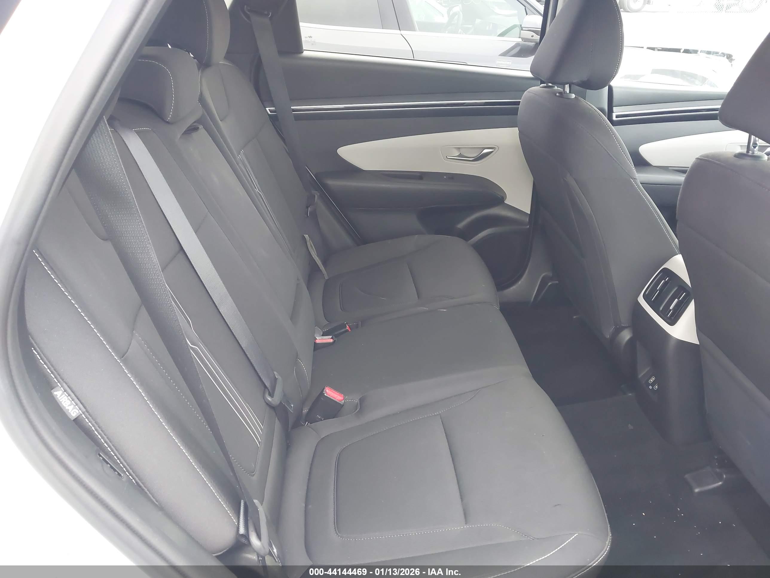 HYUNDAI TUCSON image 8