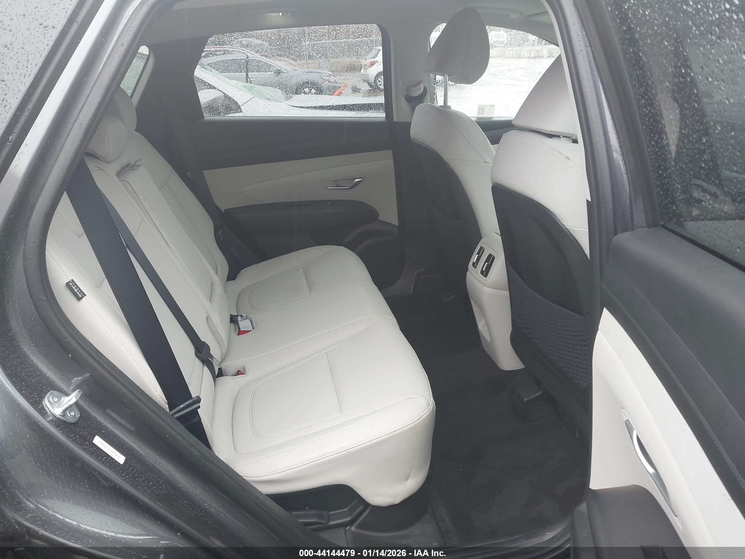 HYUNDAI TUCSON image 8