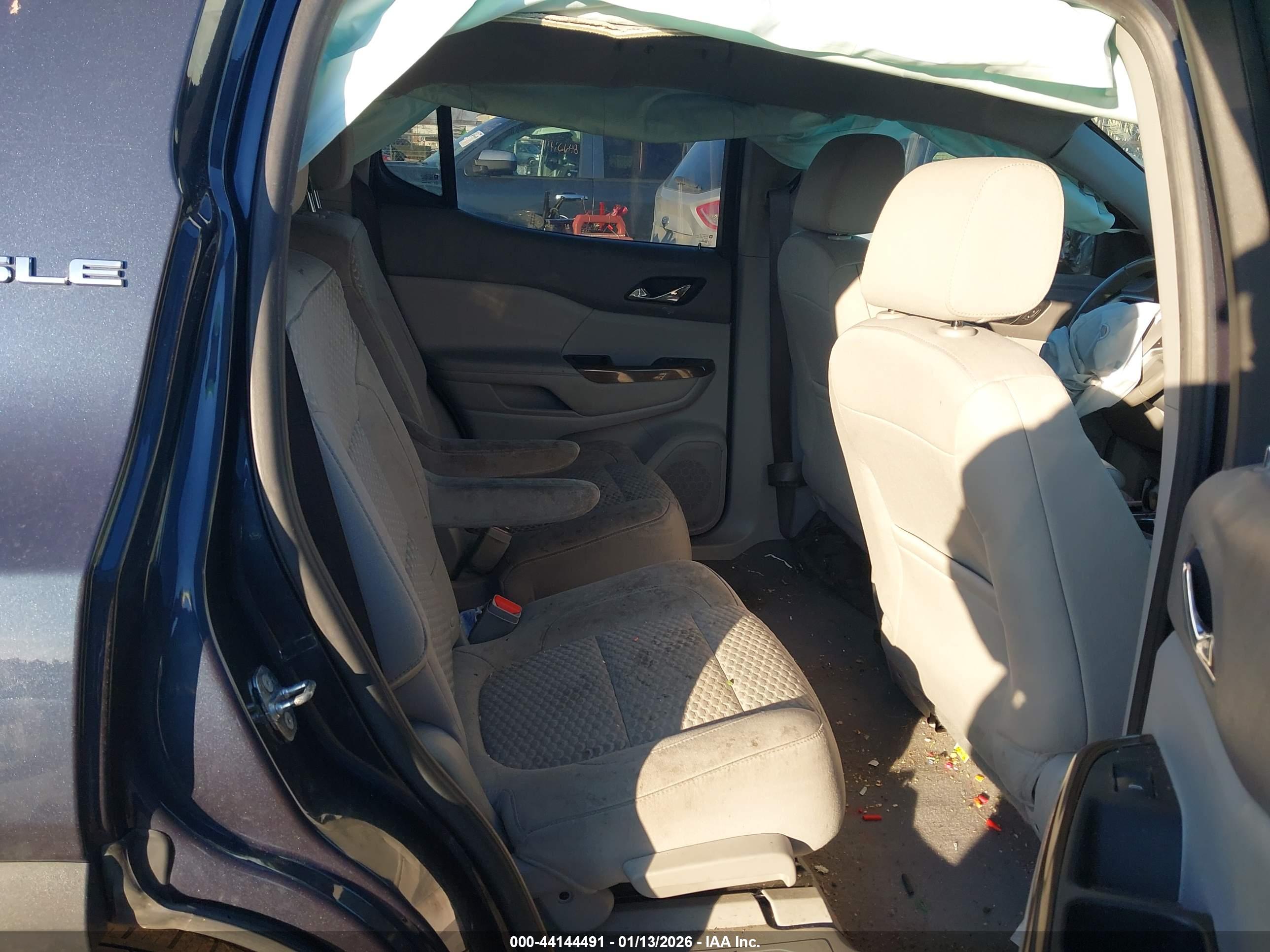 GMC ACADIA image 8