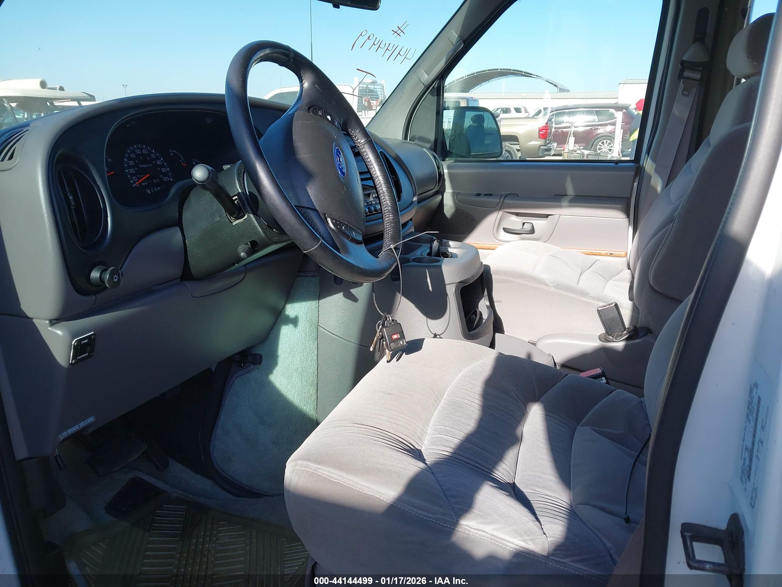 FORD E-250 image 5