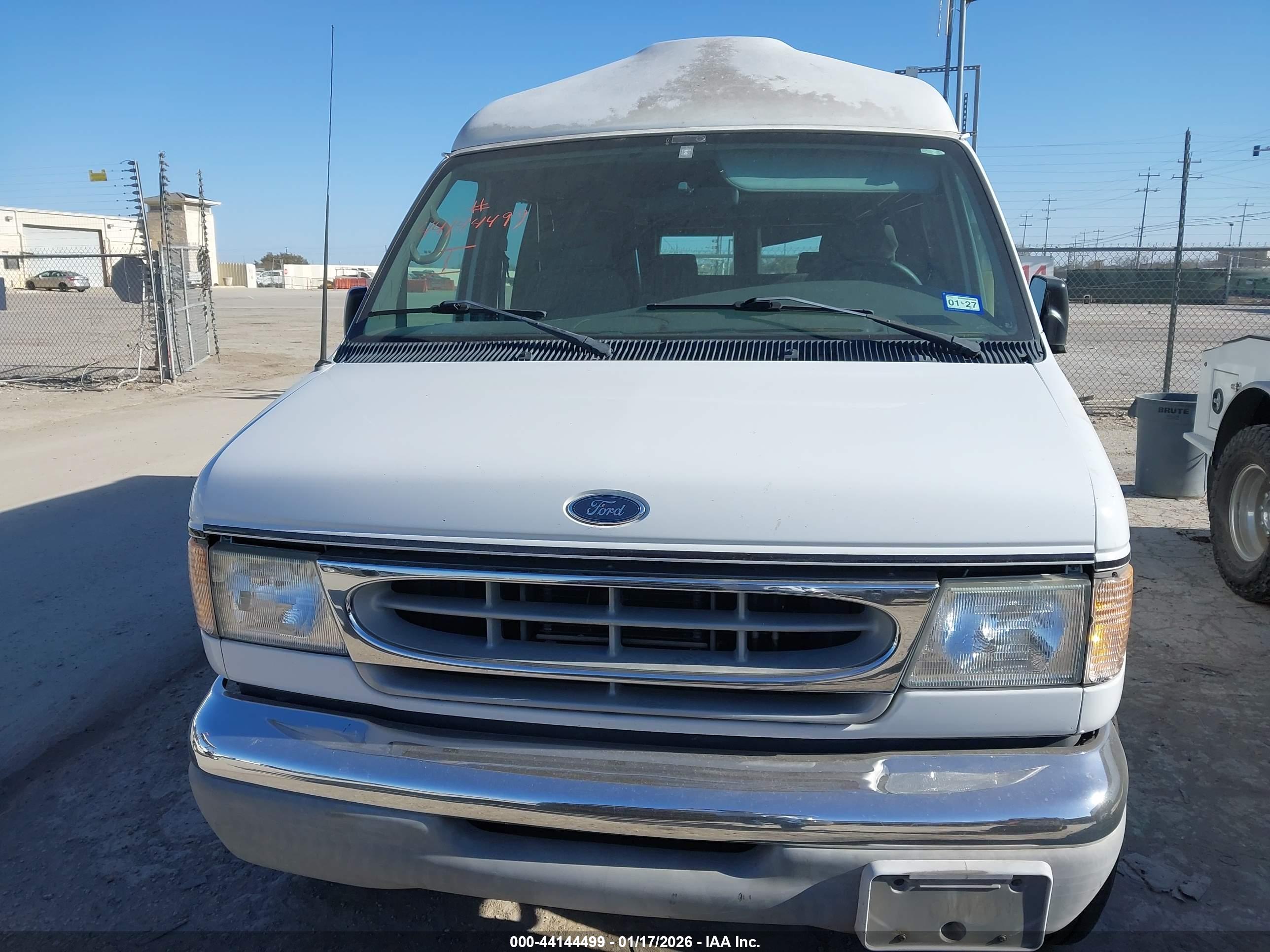 FORD E-250 image 6