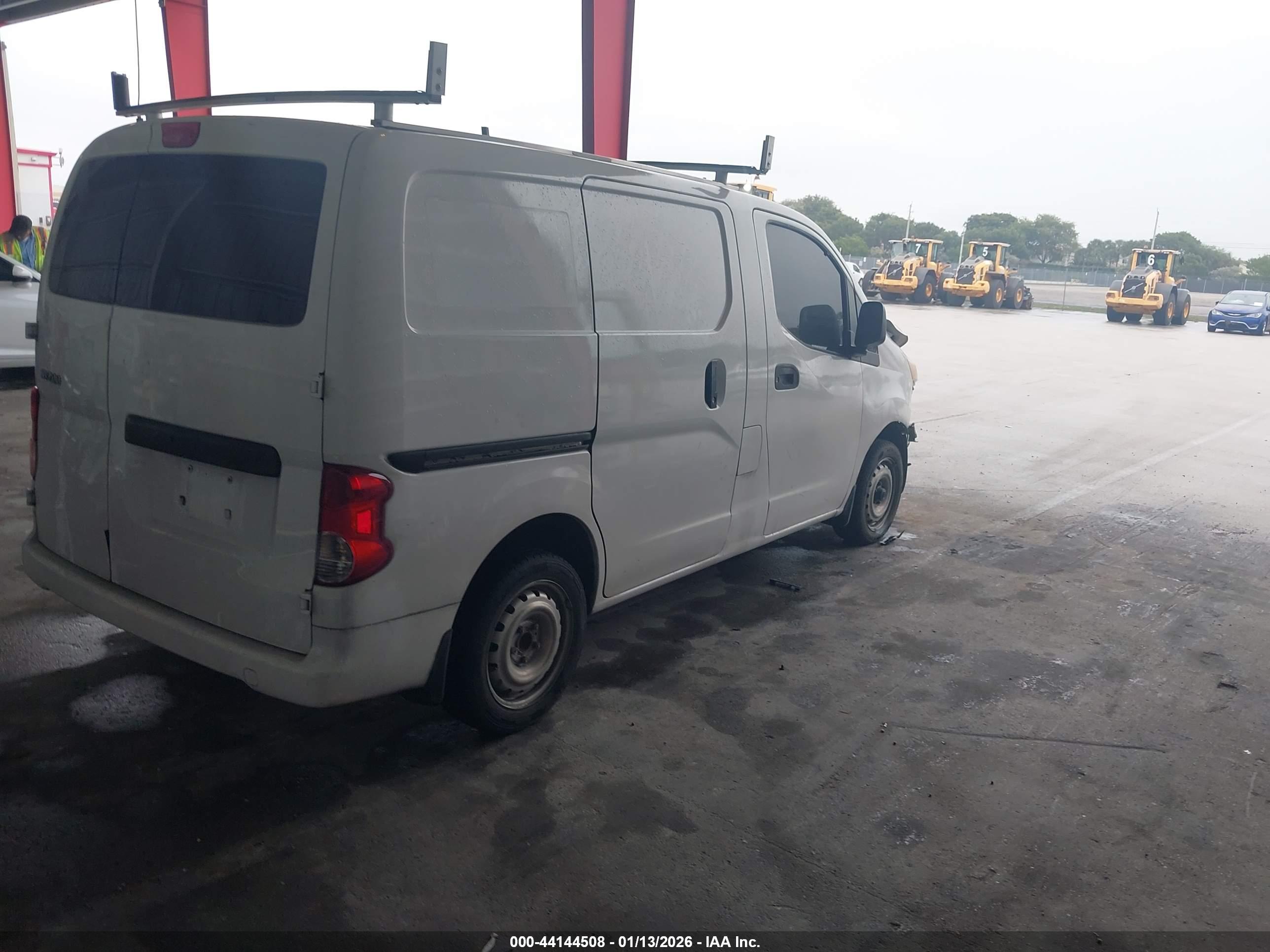 NISSAN NV200 image 4