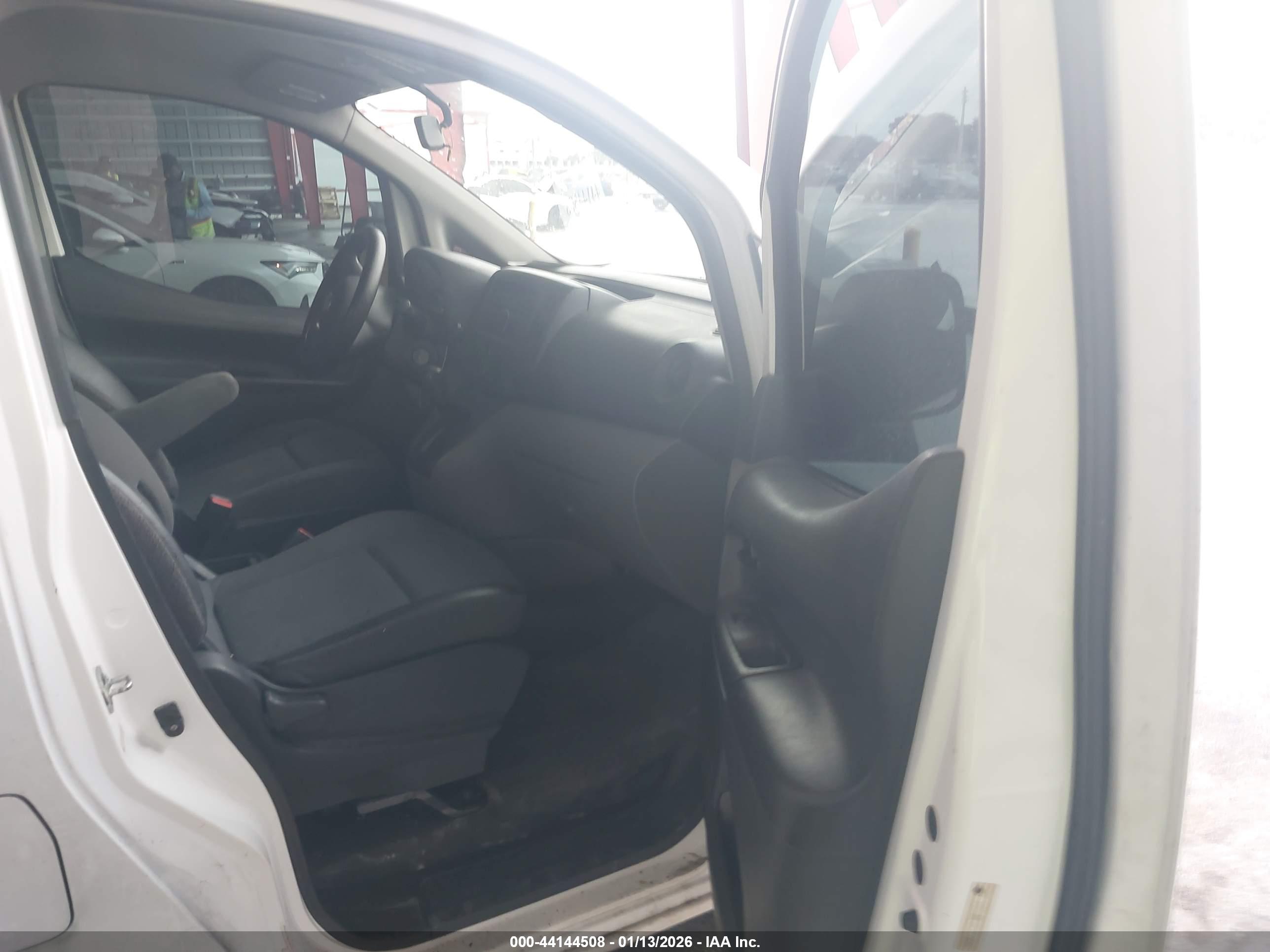 NISSAN NV200 image 5