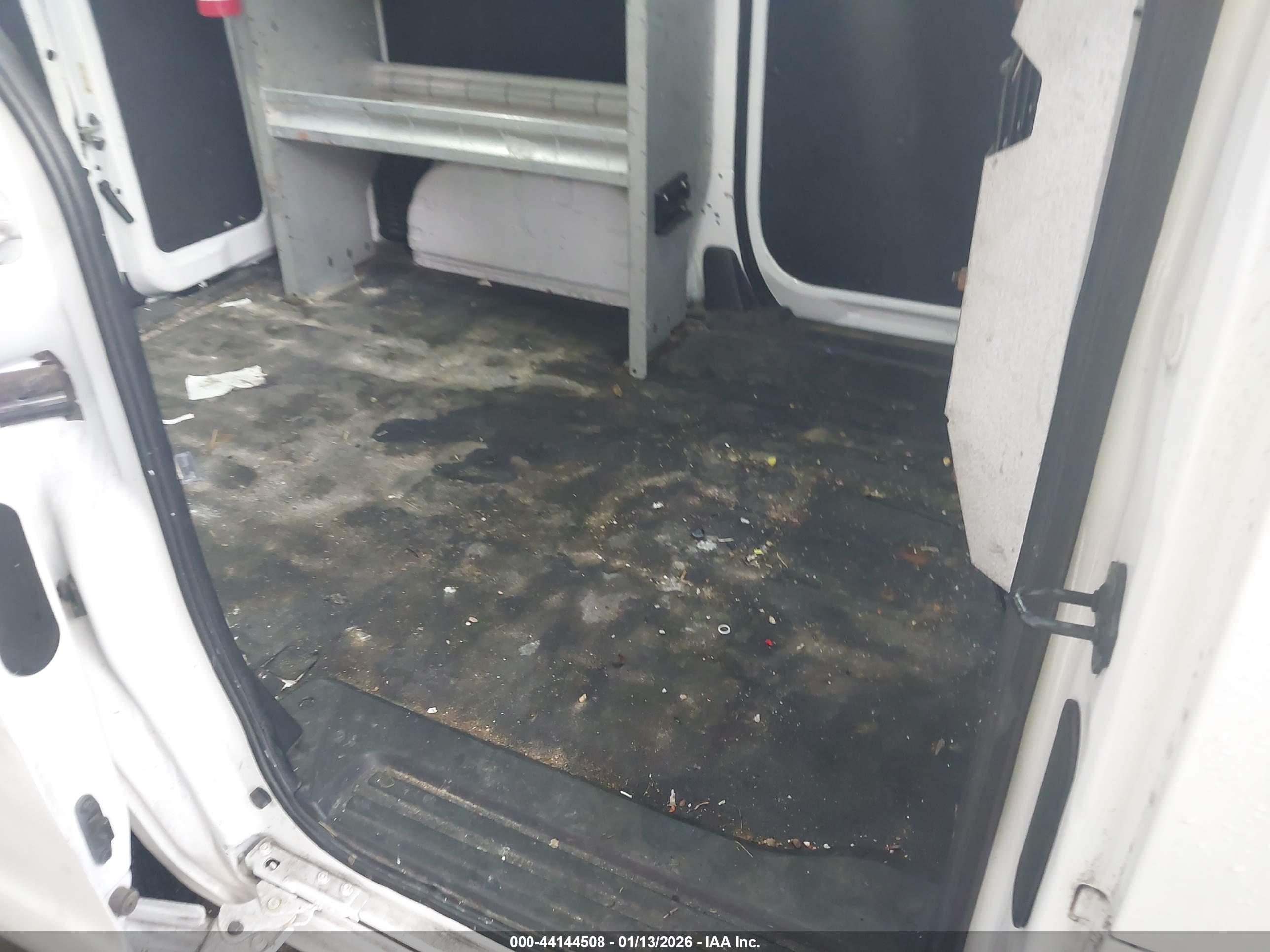 NISSAN NV200 image 8