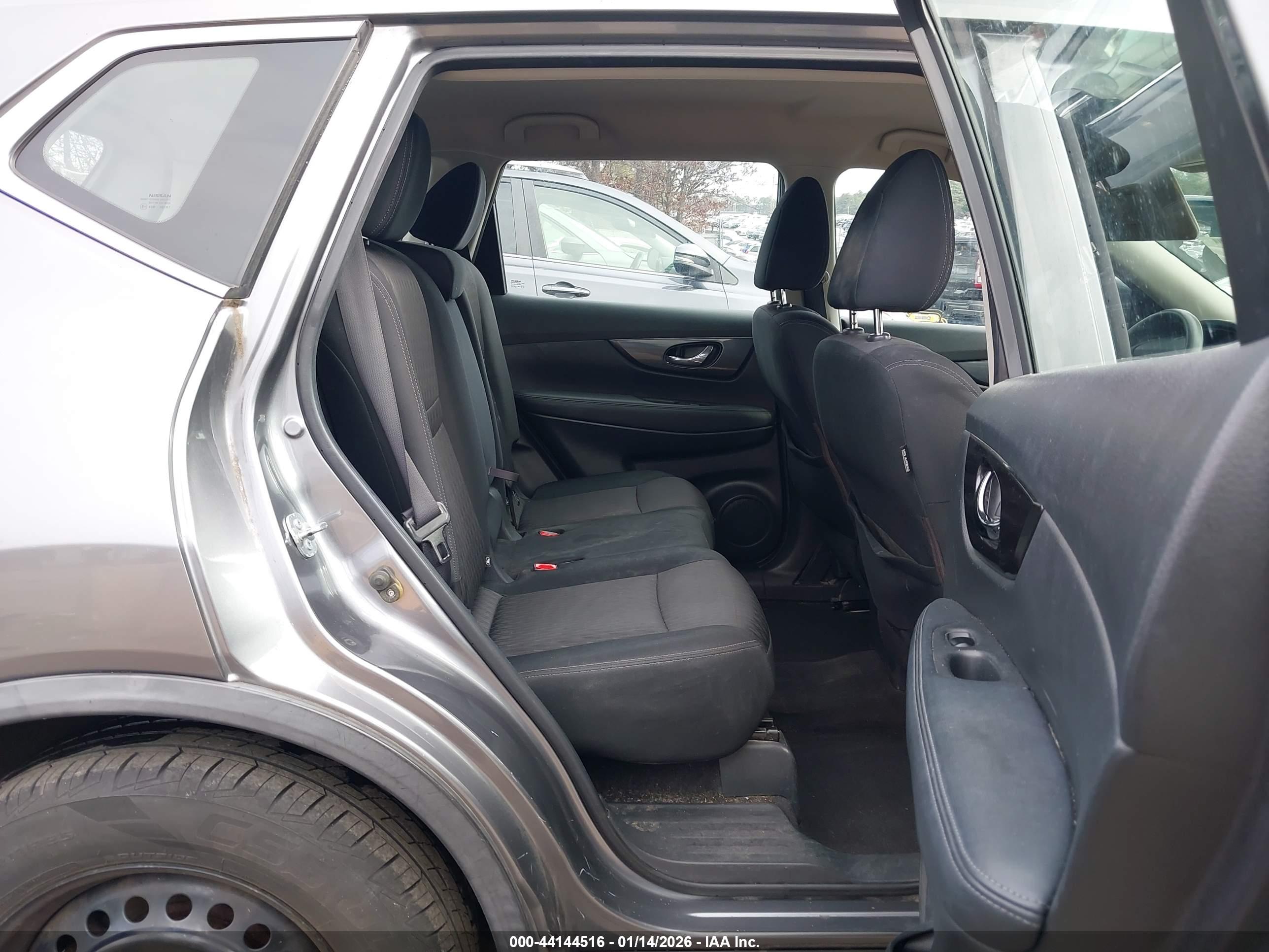 NISSAN ROGUE image 8