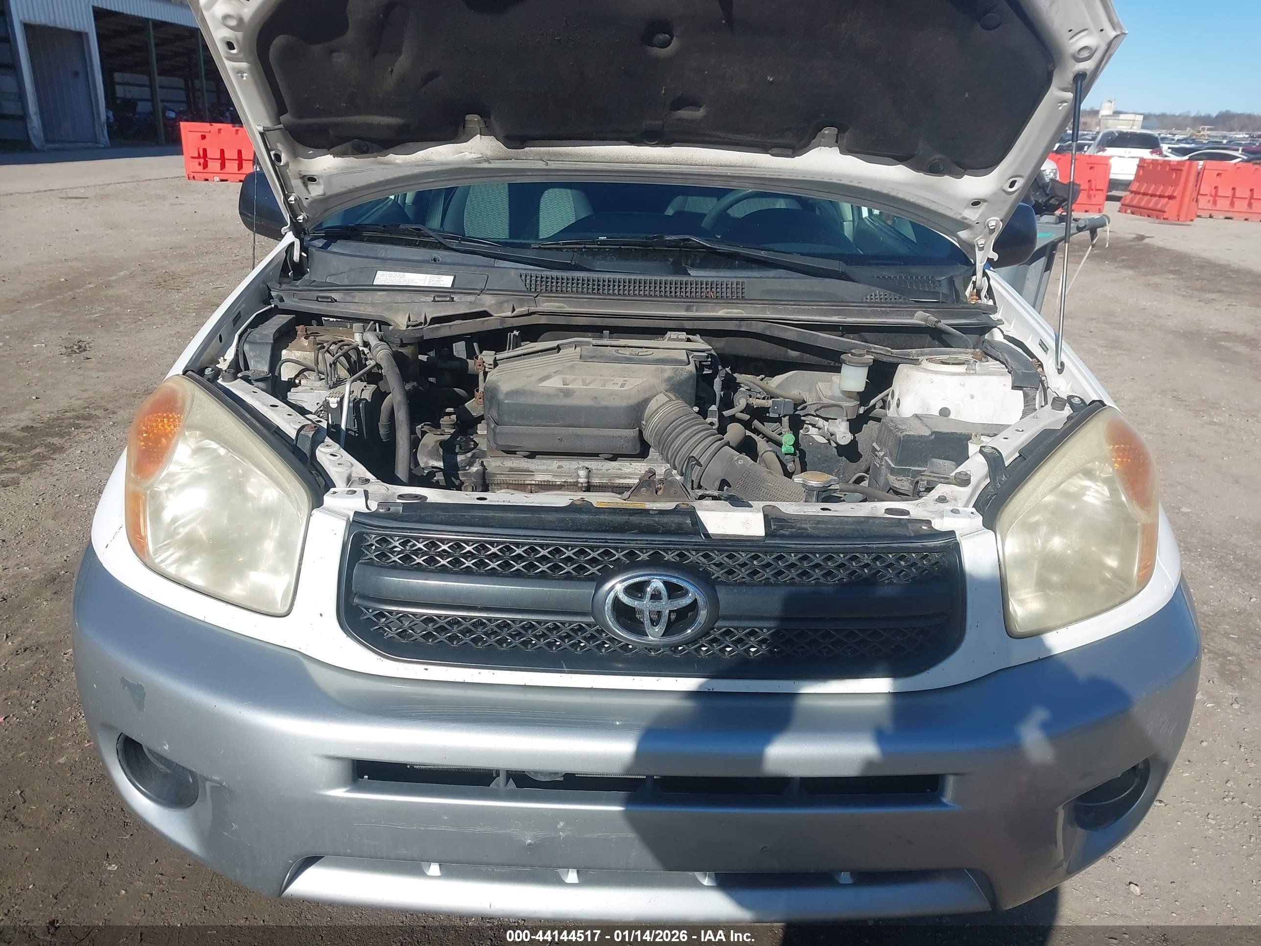 TOYOTA RAV4 image 10
