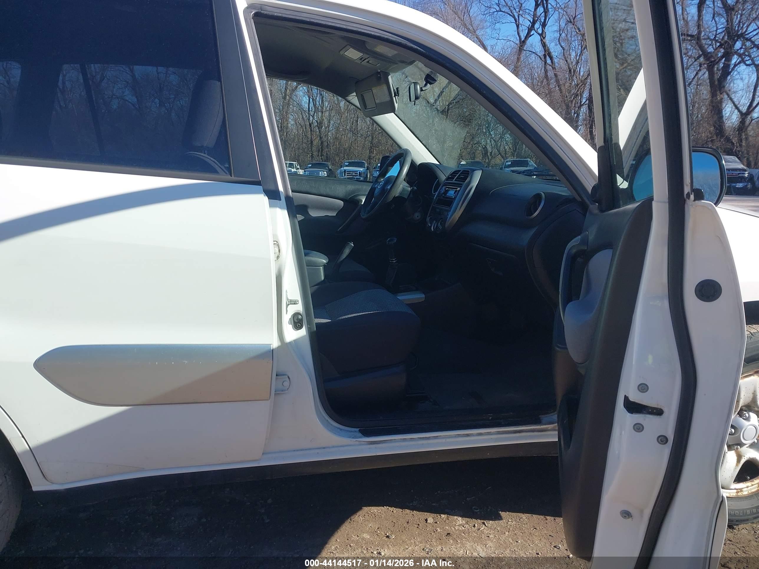 TOYOTA RAV4 image 5