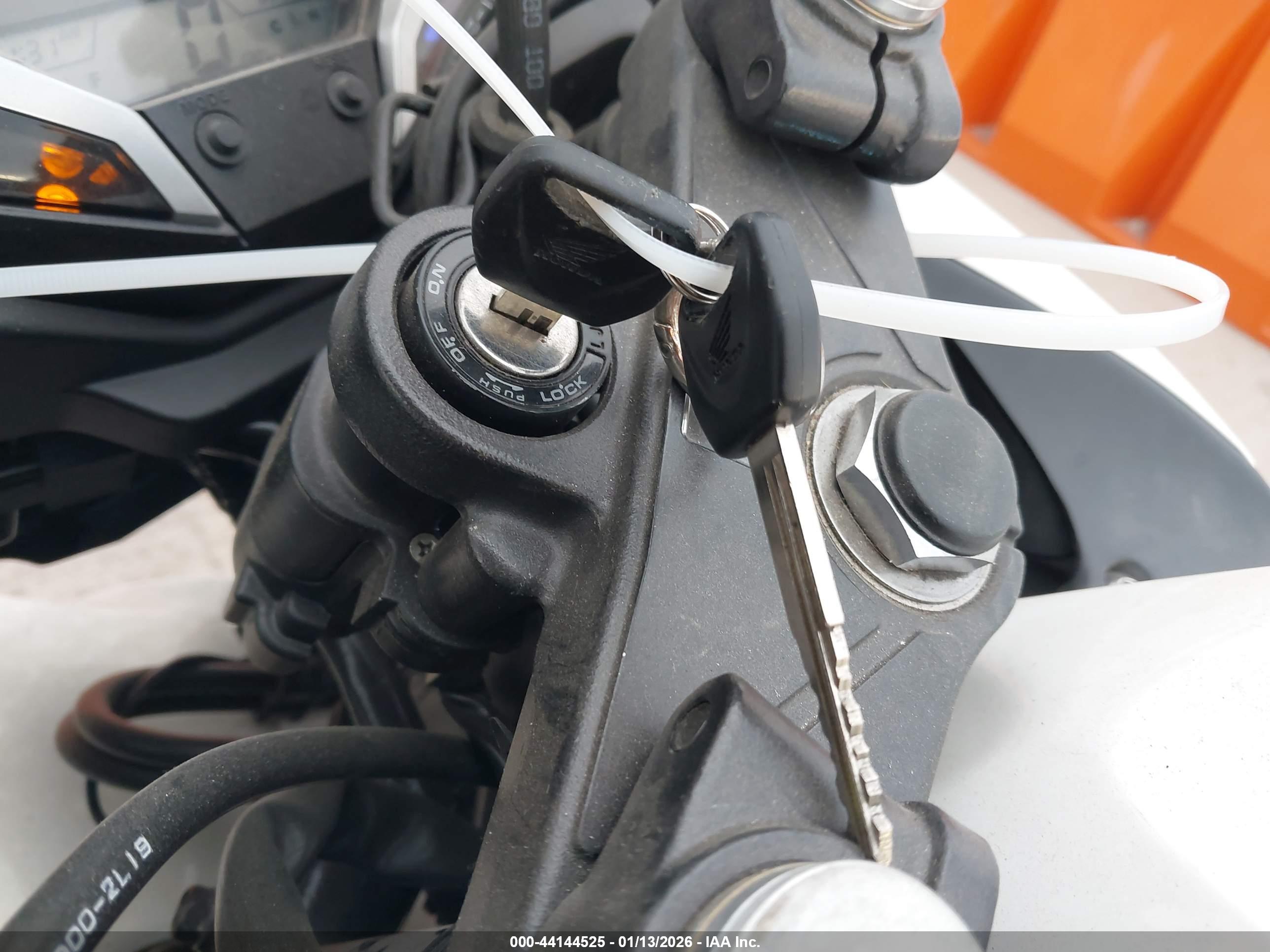 HONDA CBR250 image 11
