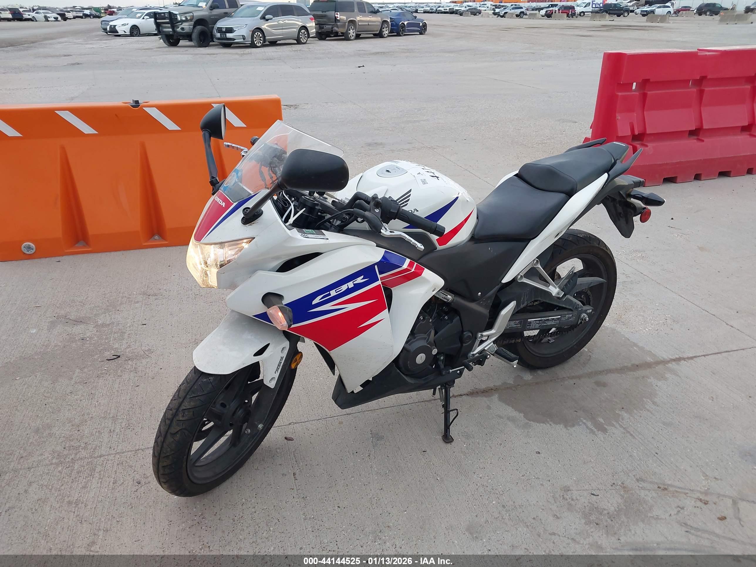 HONDA CBR250 image 2