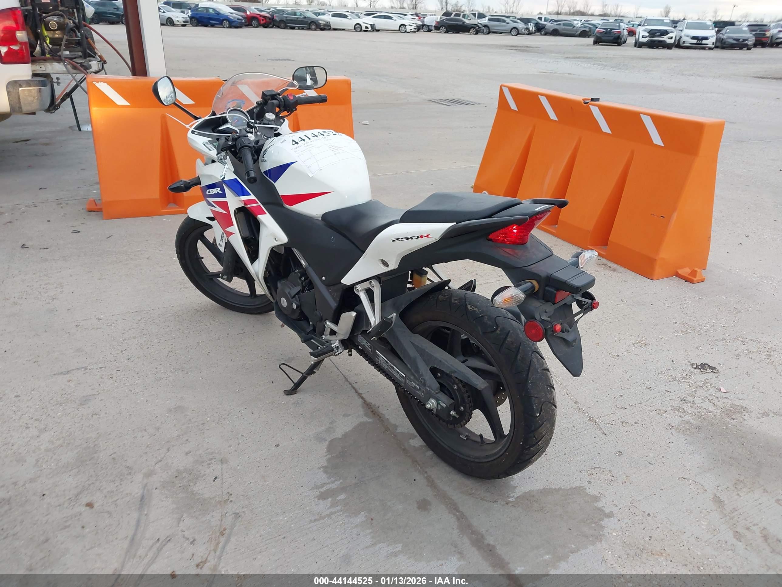HONDA CBR250 image 3