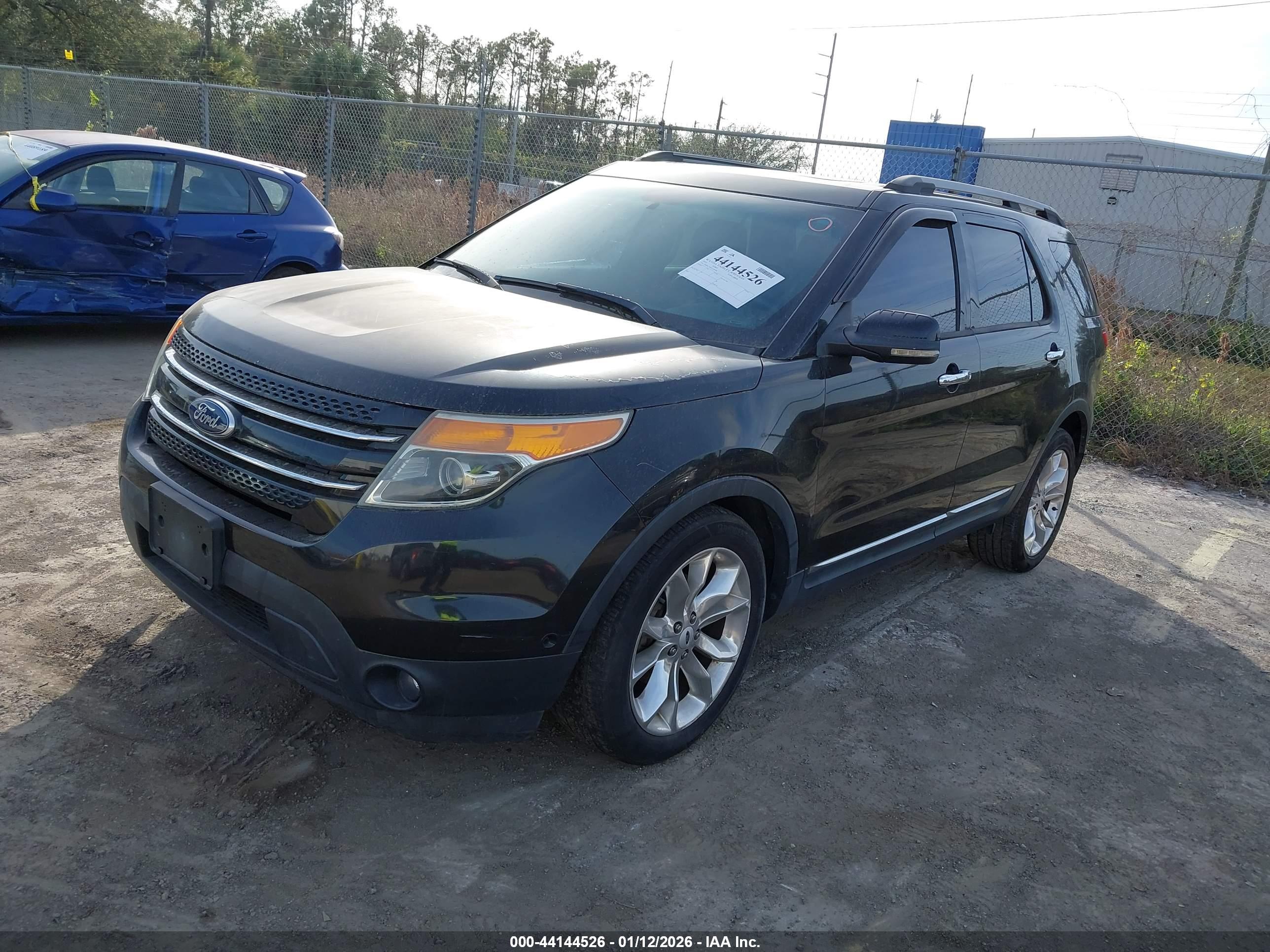 FORD EXPLORER image 2