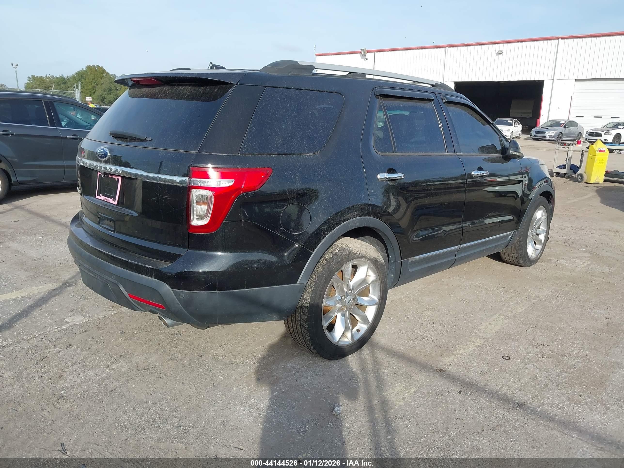 FORD EXPLORER image 4