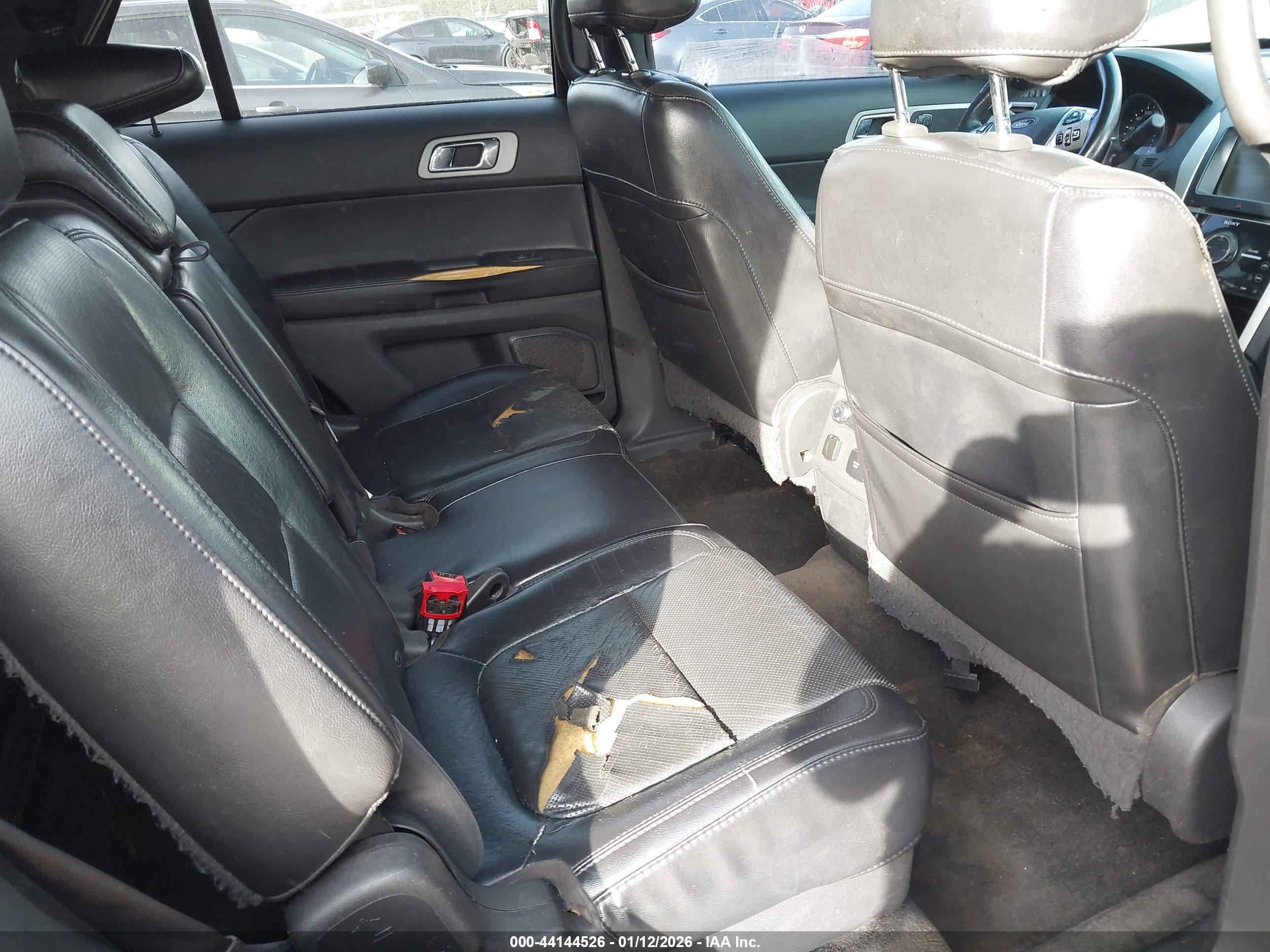 FORD EXPLORER image 8