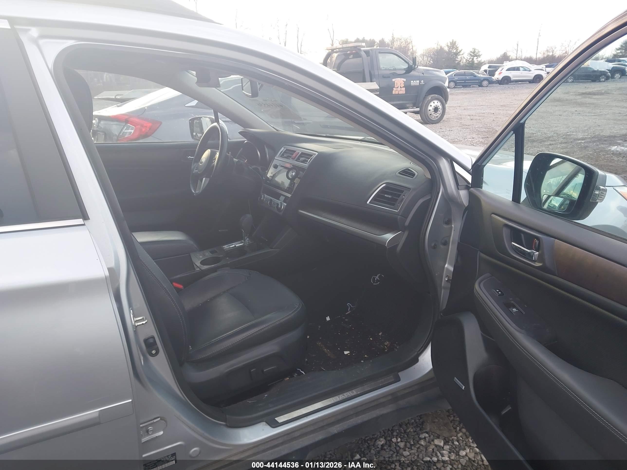 SUBARU OUTBACK image 5