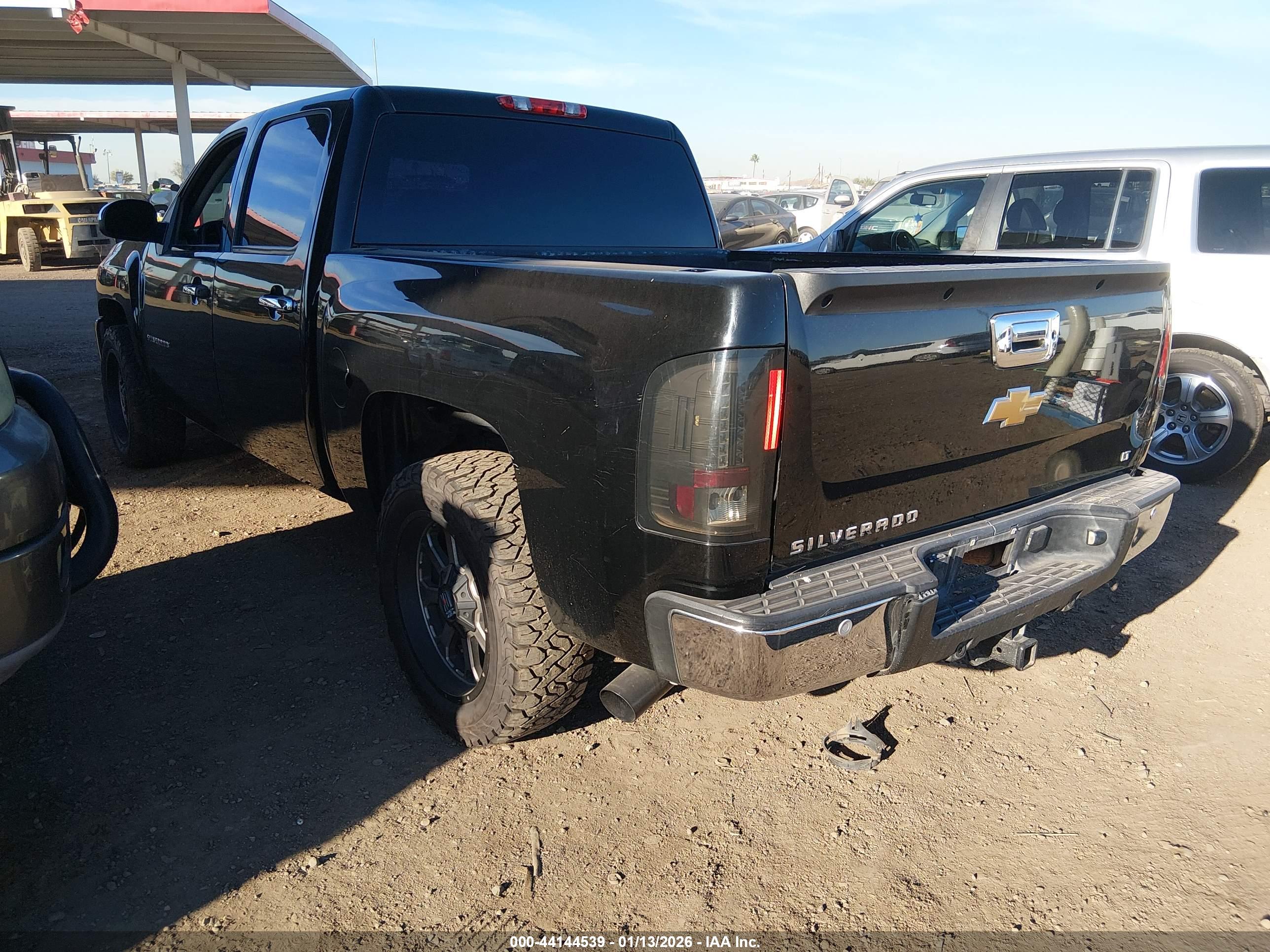 CHEVROLET SILVERADO image 3