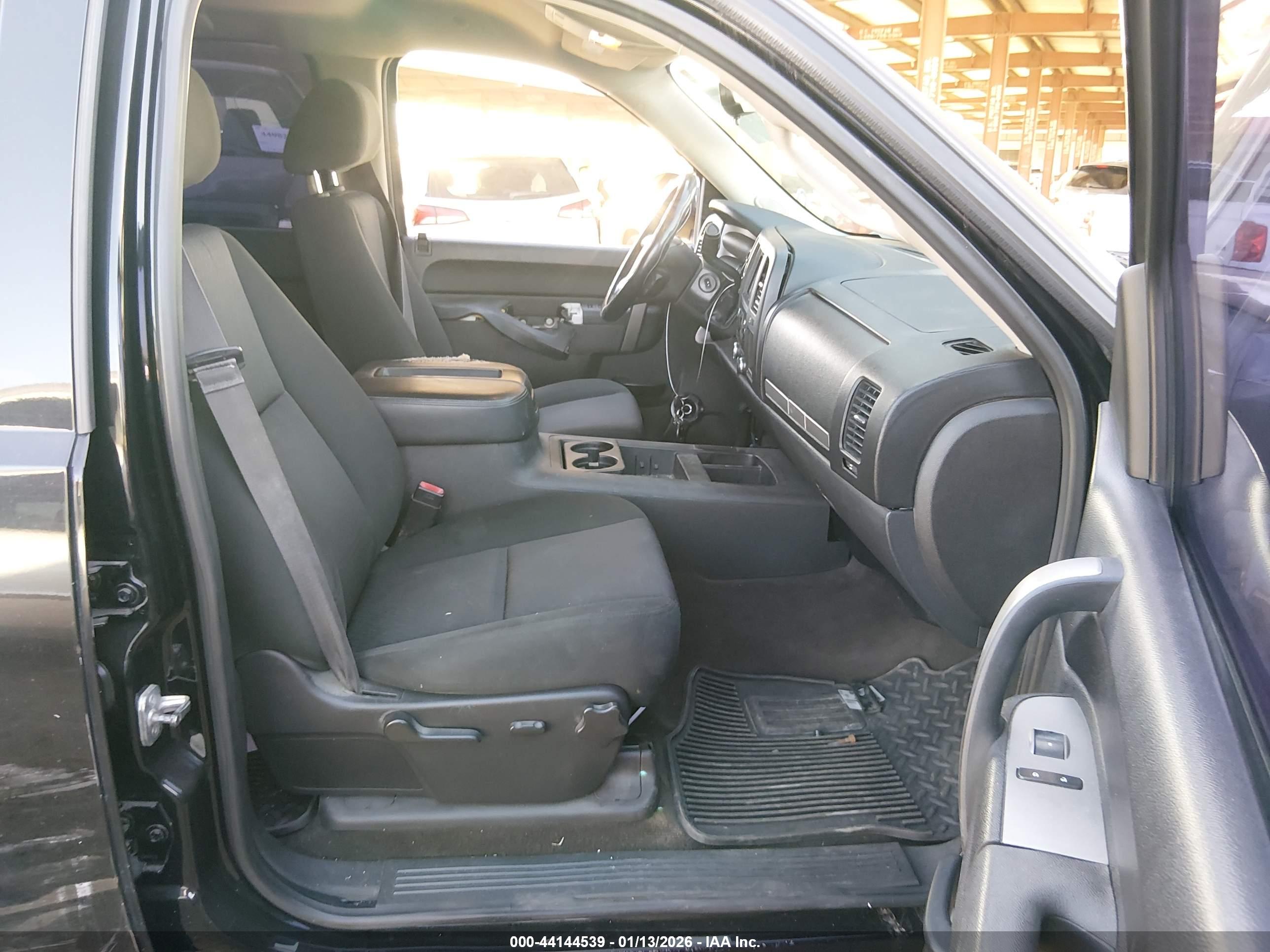 CHEVROLET SILVERADO image 5
