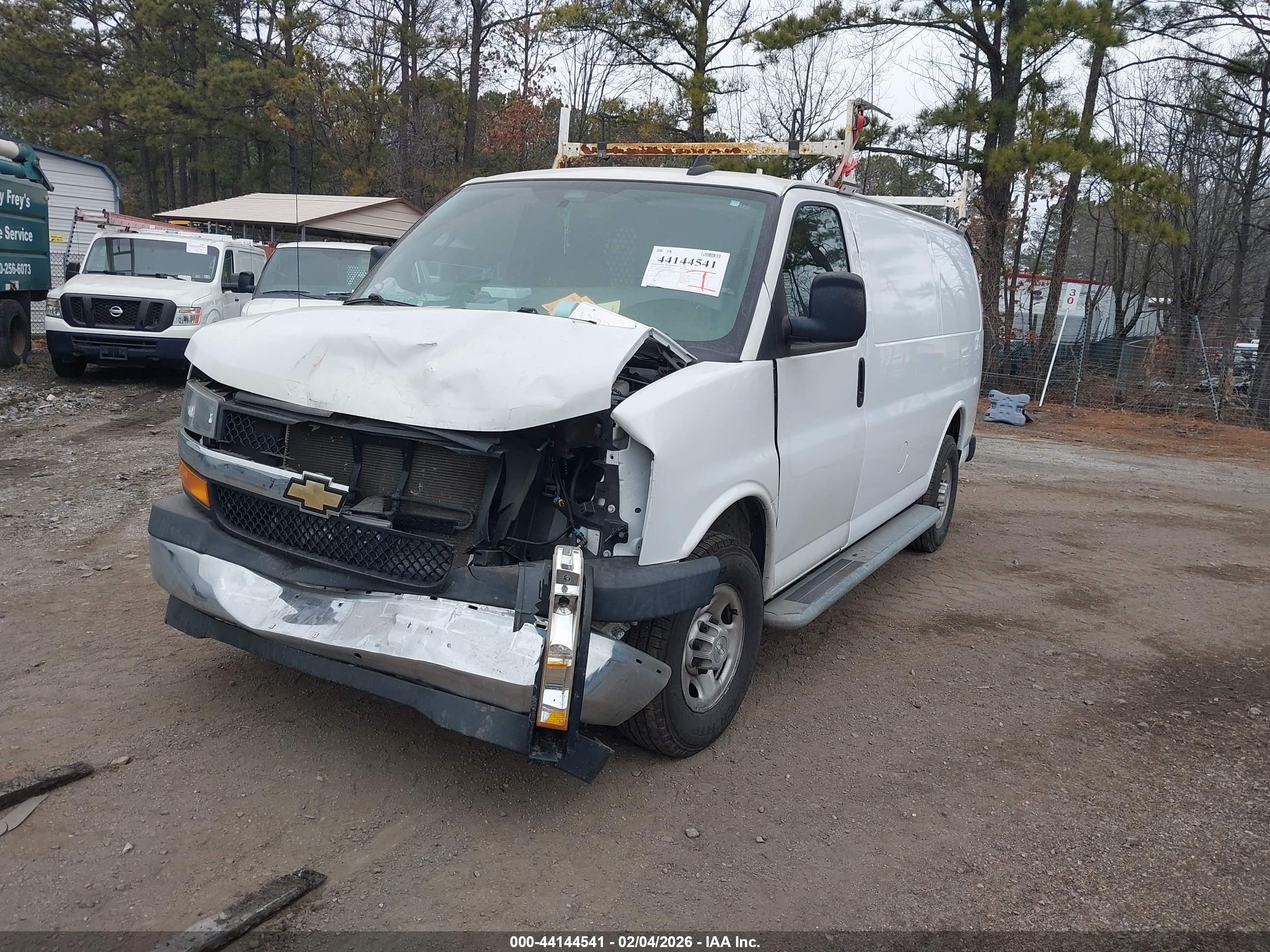 CHEVROLET EXPRESS image 2