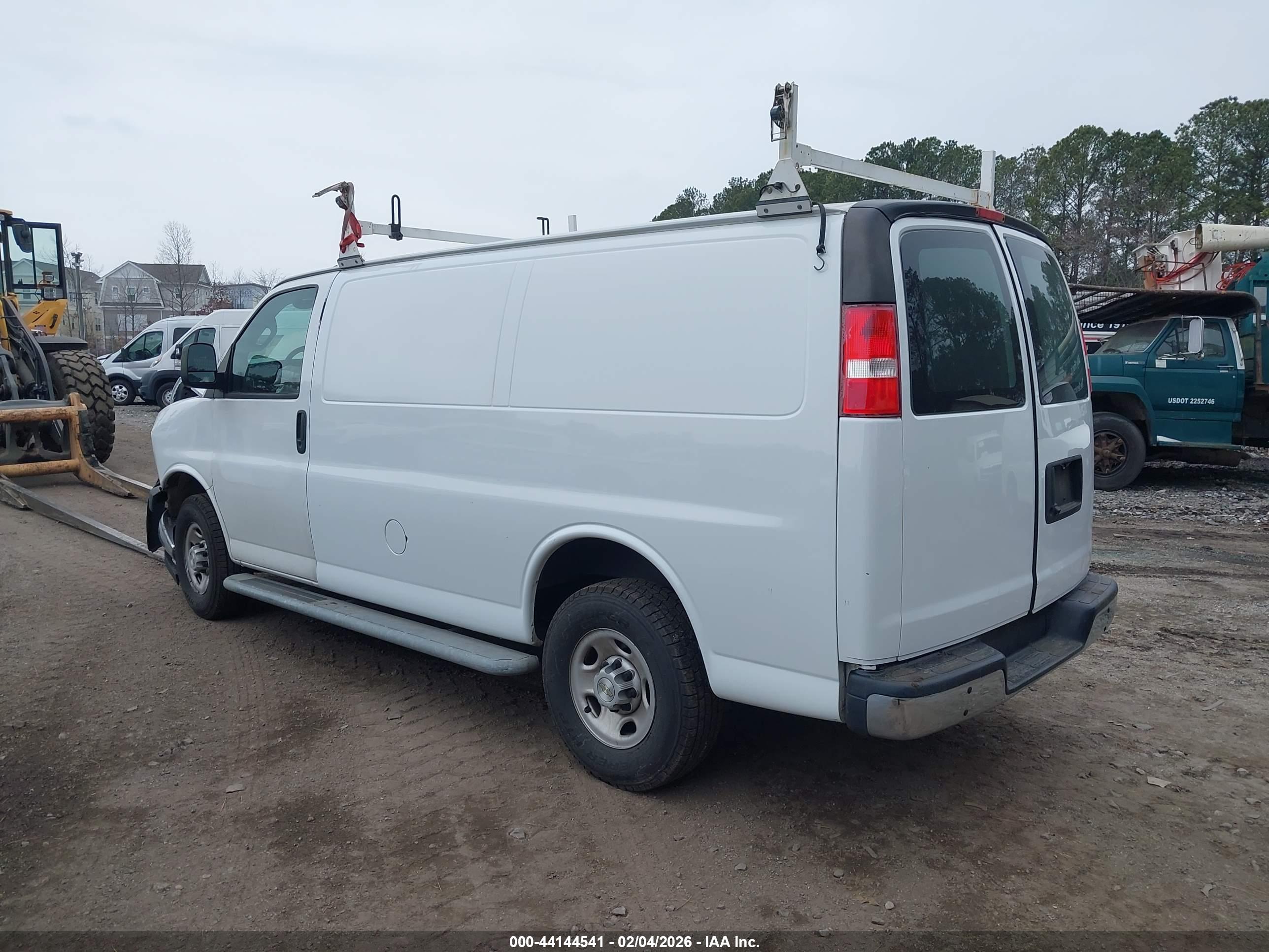 CHEVROLET EXPRESS image 3