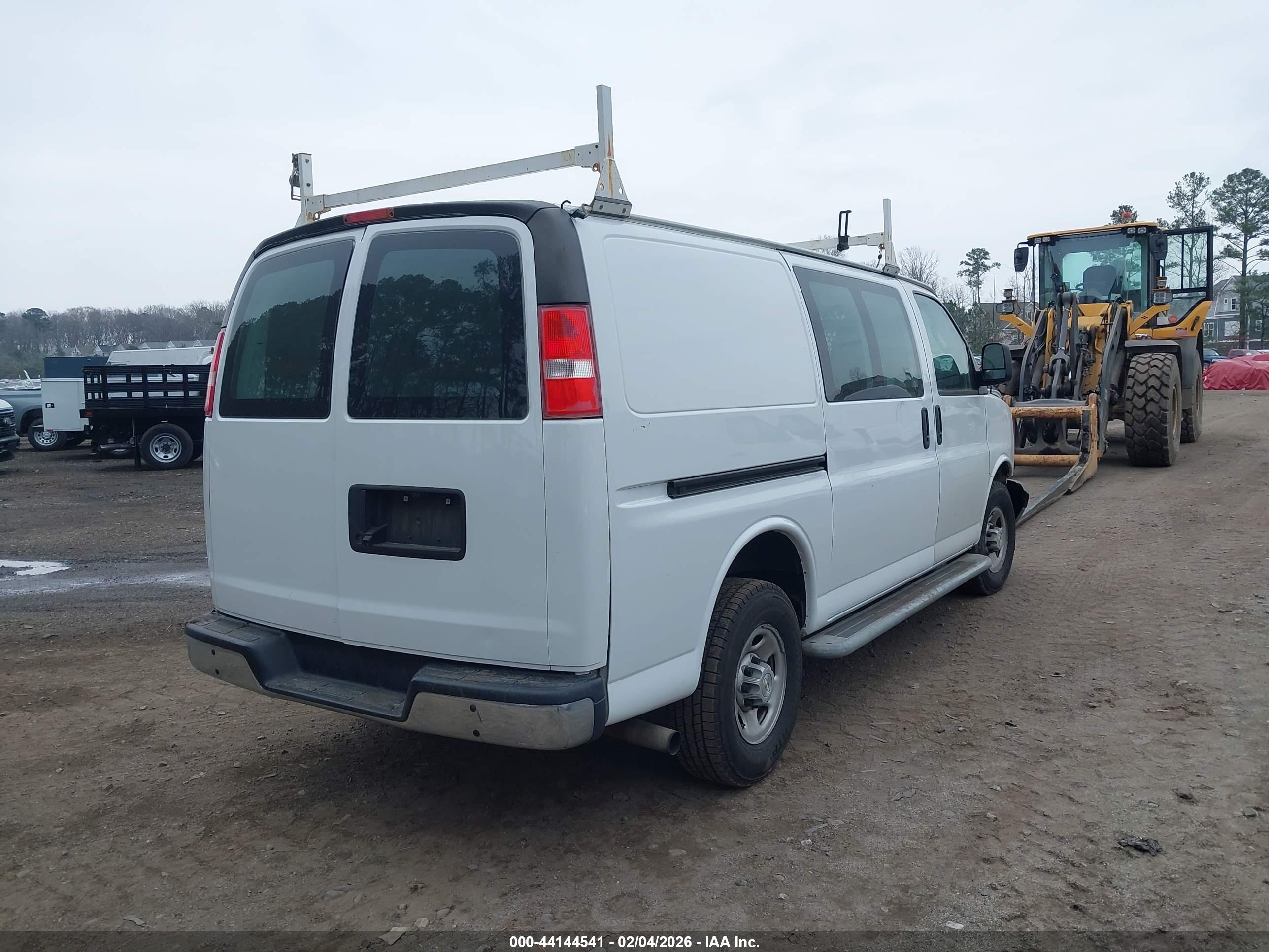 CHEVROLET EXPRESS image 4