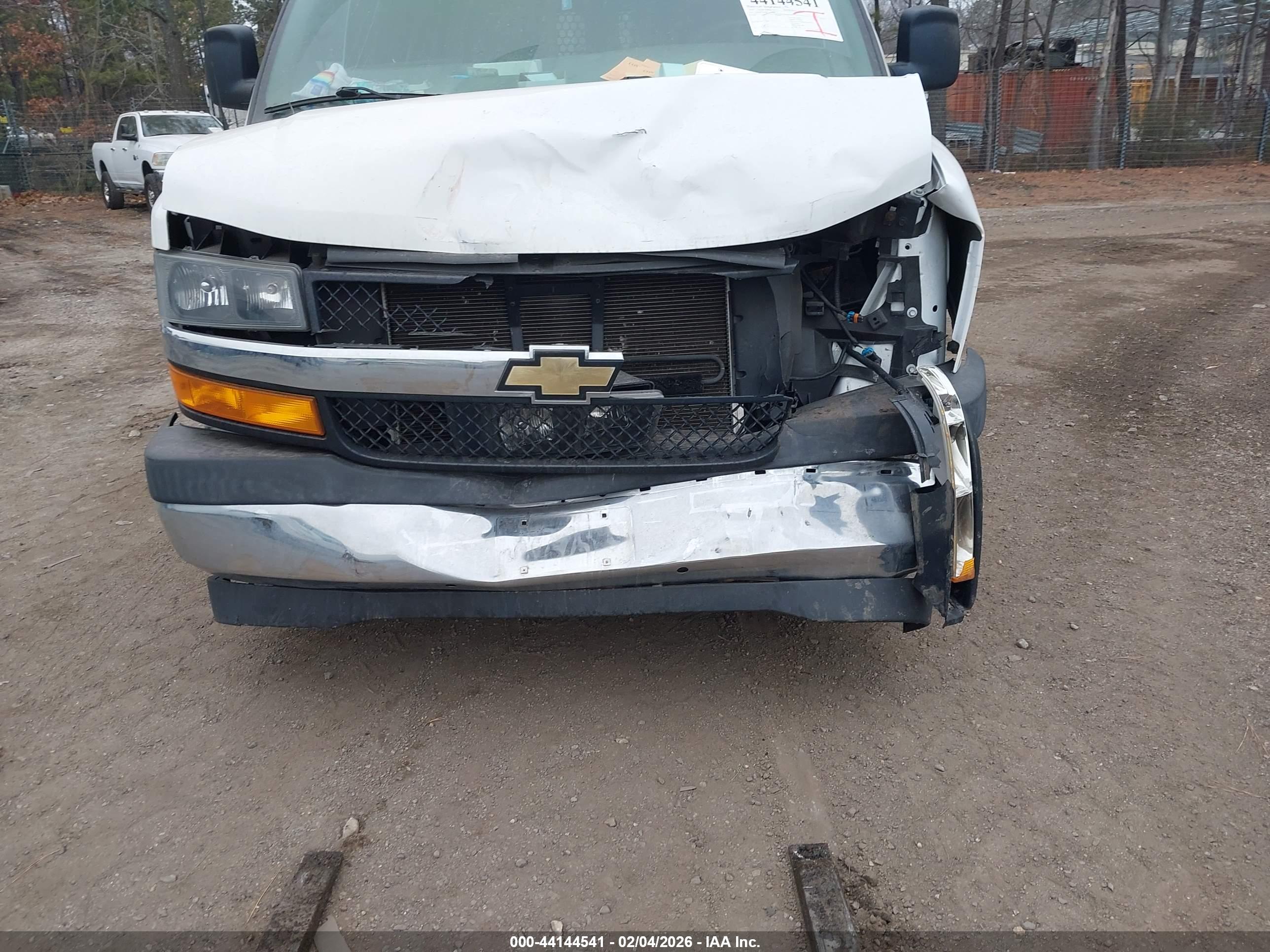 CHEVROLET EXPRESS image 6