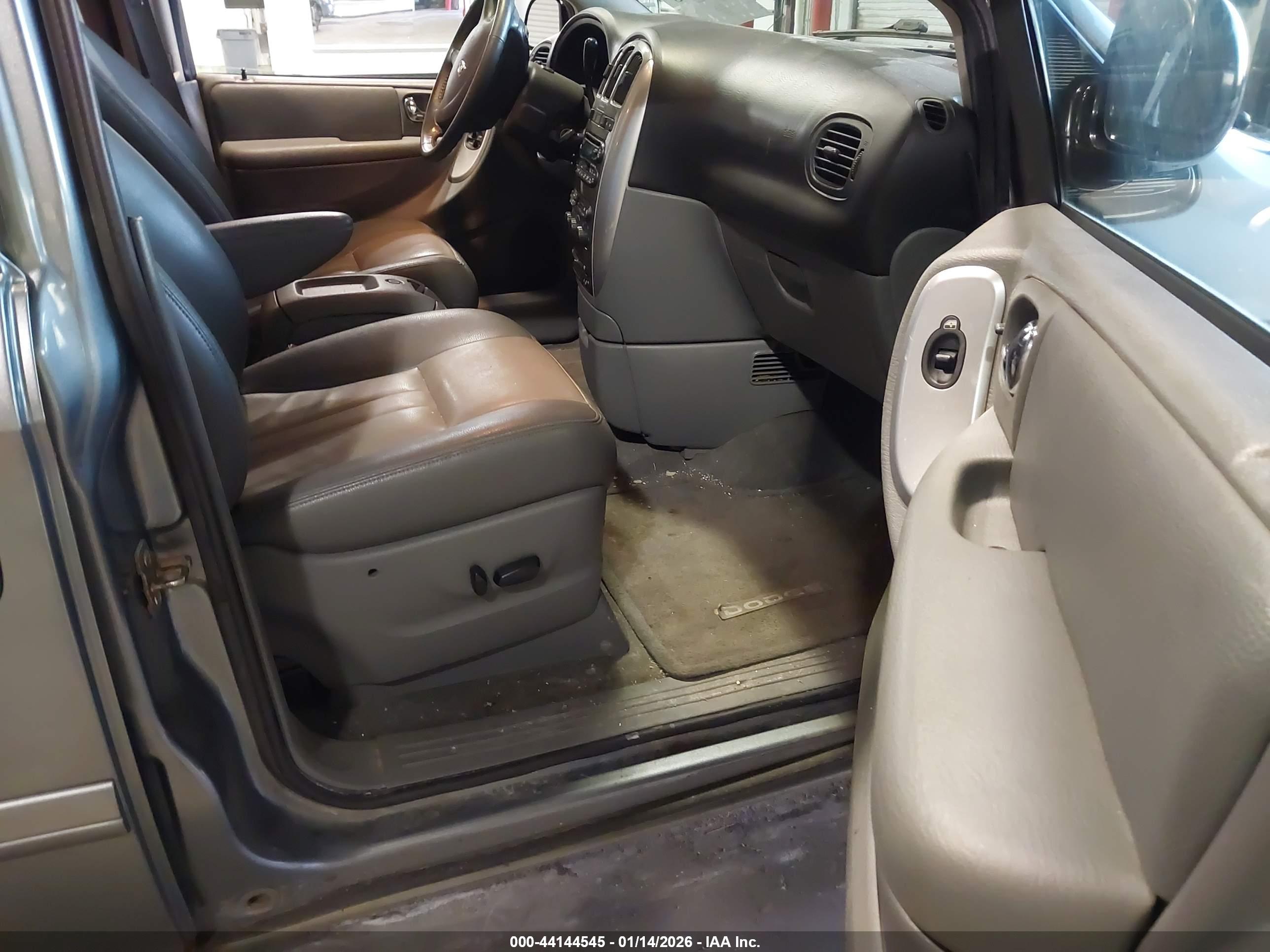 DODGE GRAND image 5