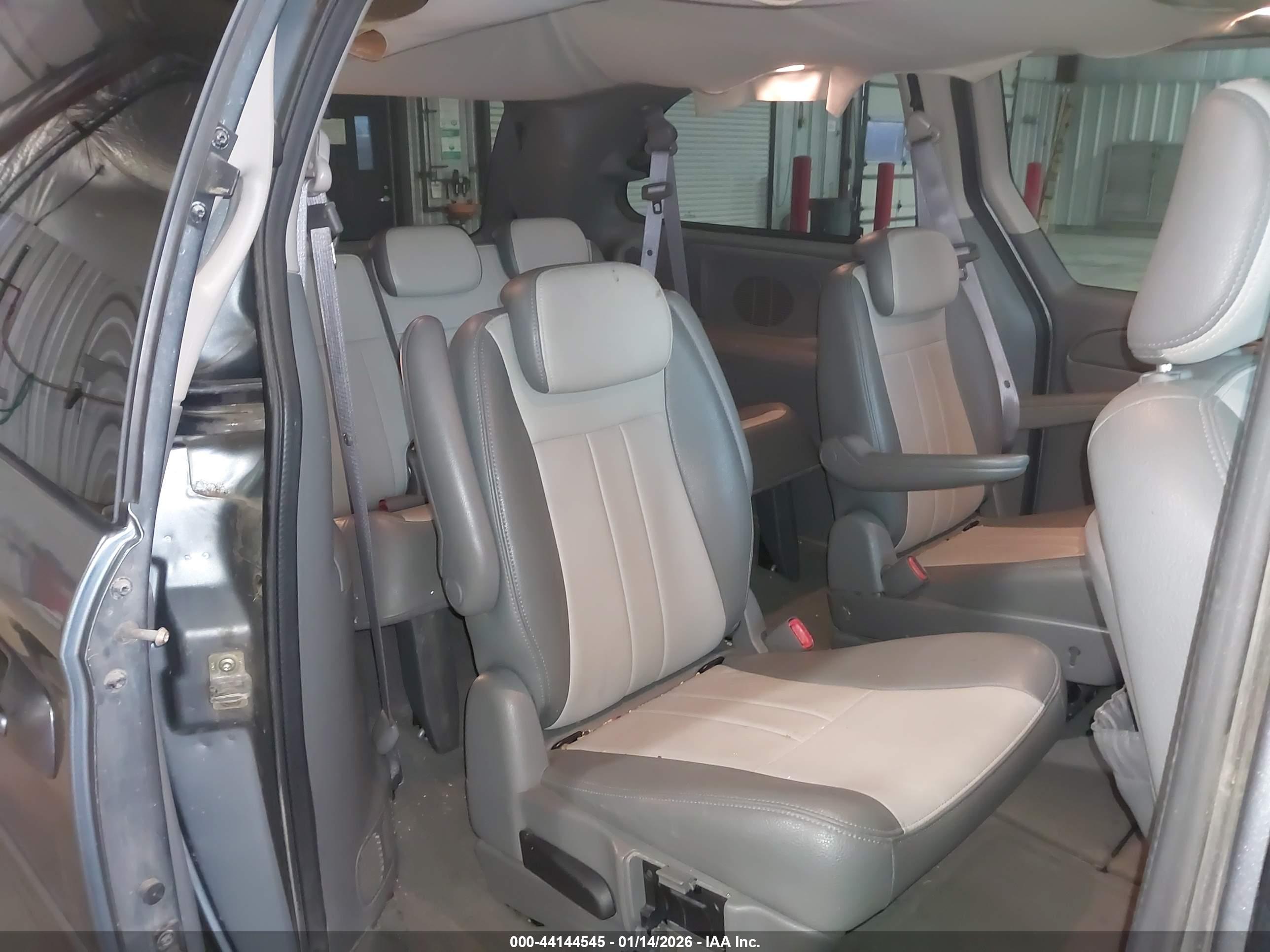 DODGE GRAND image 8