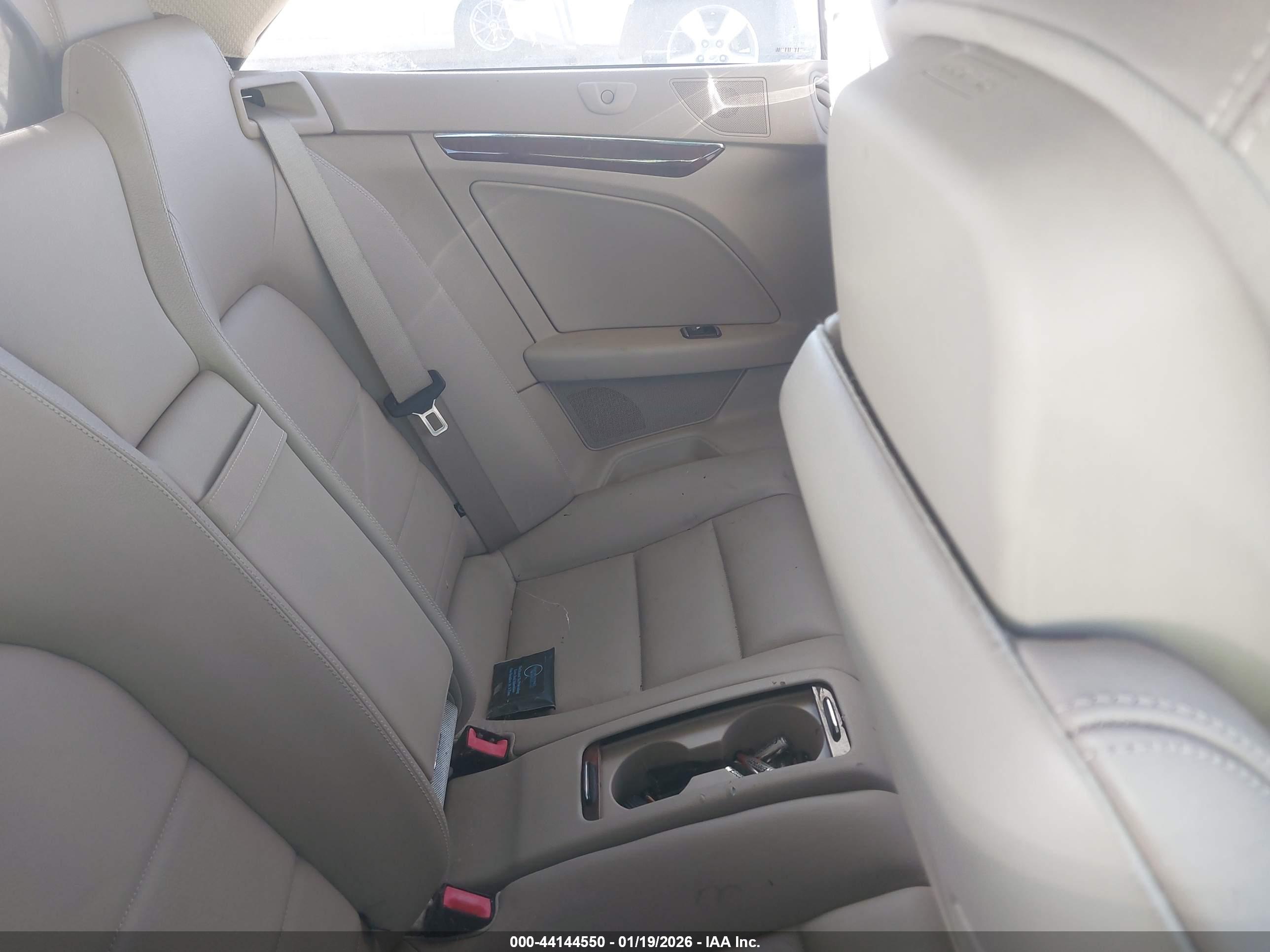 MERCEDES-BENZ E image 8