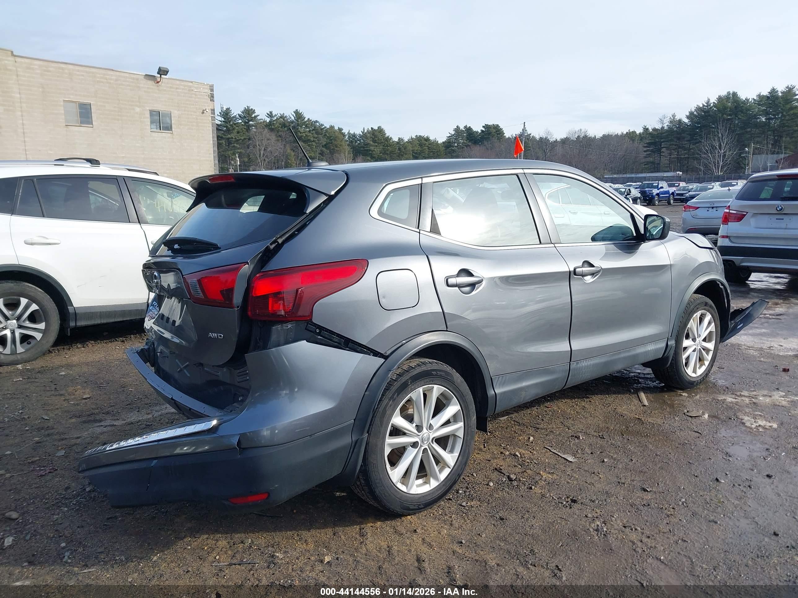 NISSAN ROGUE image 4