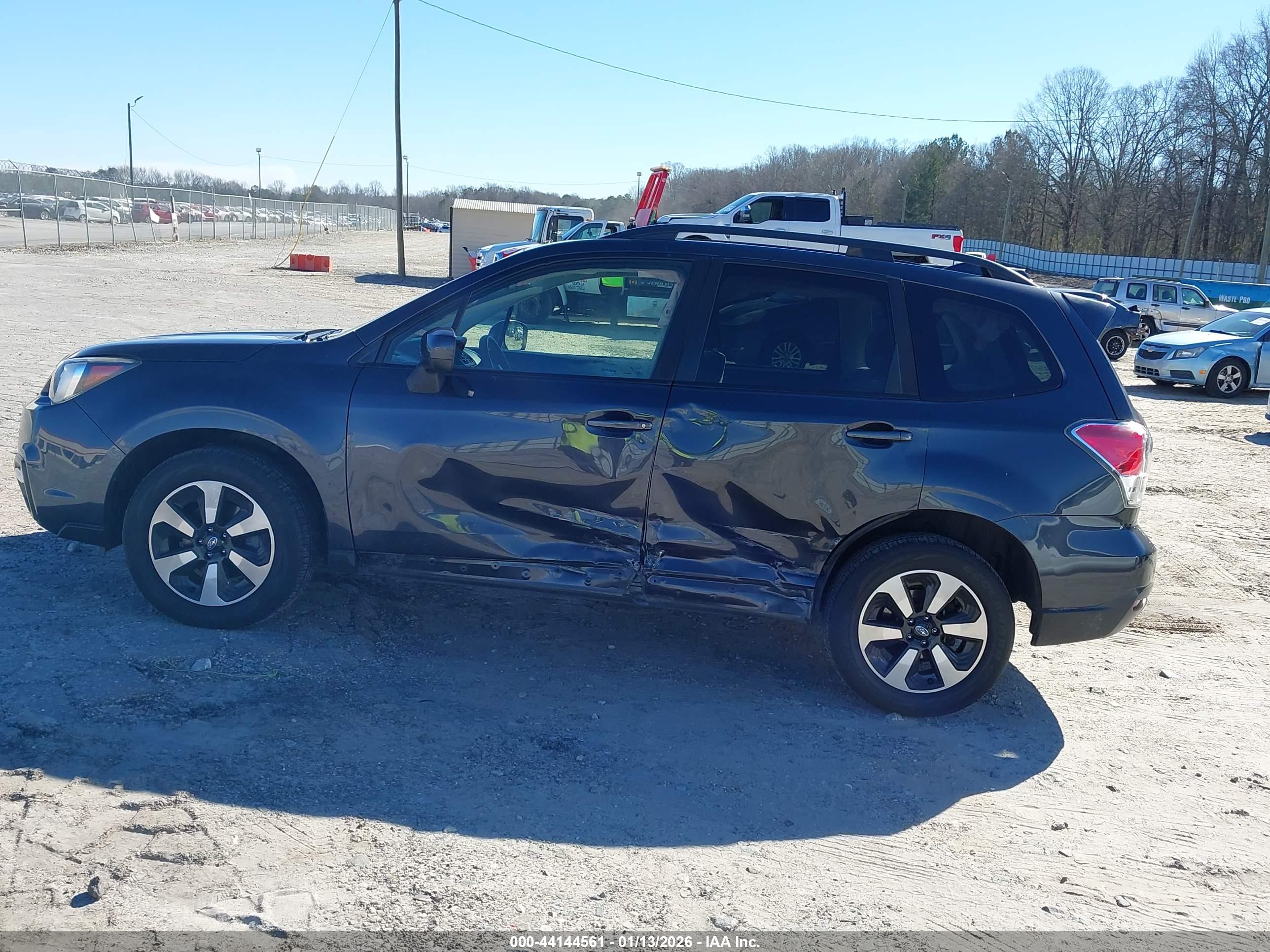 SUBARU FORESTER image 6