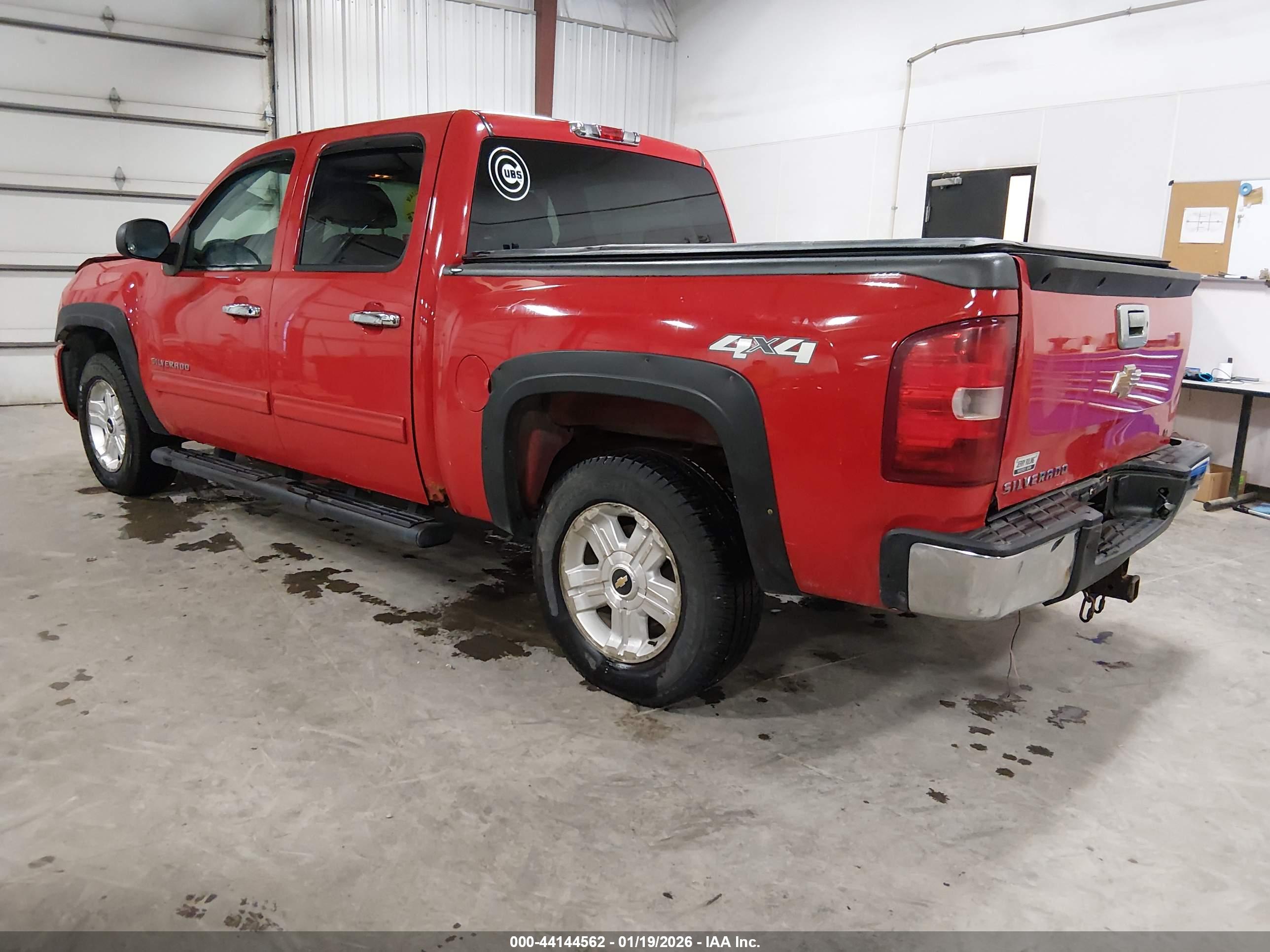 CHEVROLET SILVERADO image 3