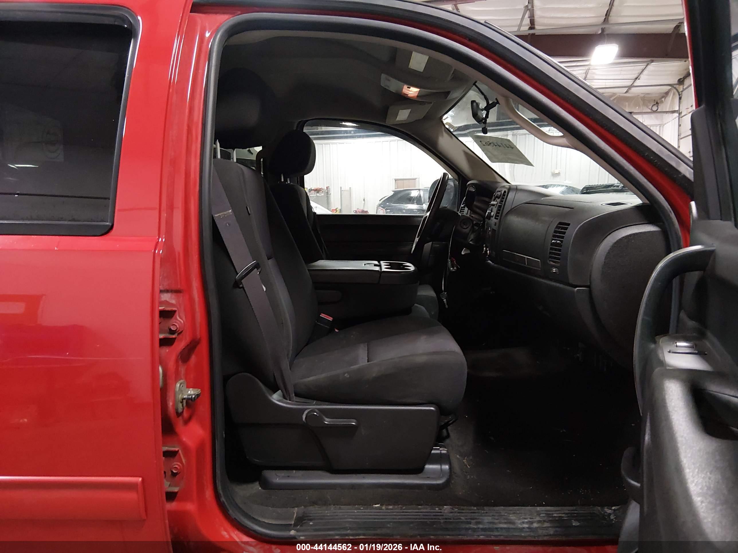 CHEVROLET SILVERADO image 5