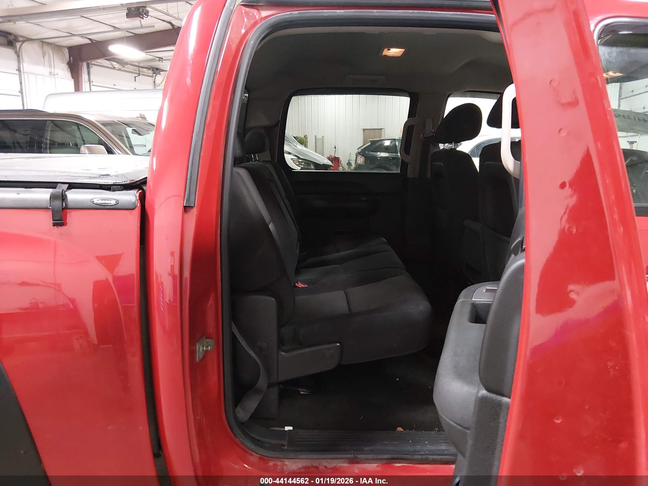 CHEVROLET SILVERADO image 8