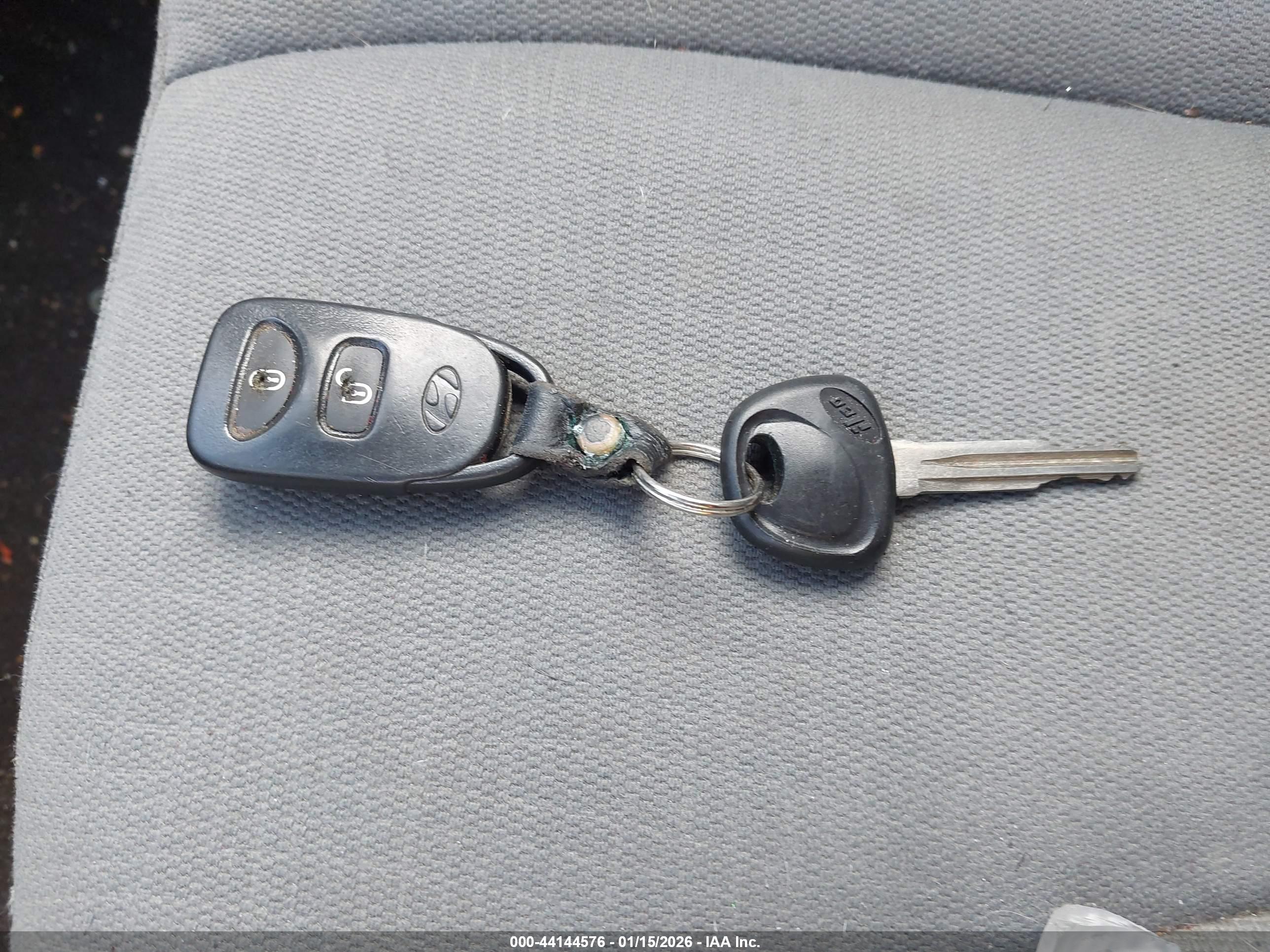 HYUNDAI SANTA image 11