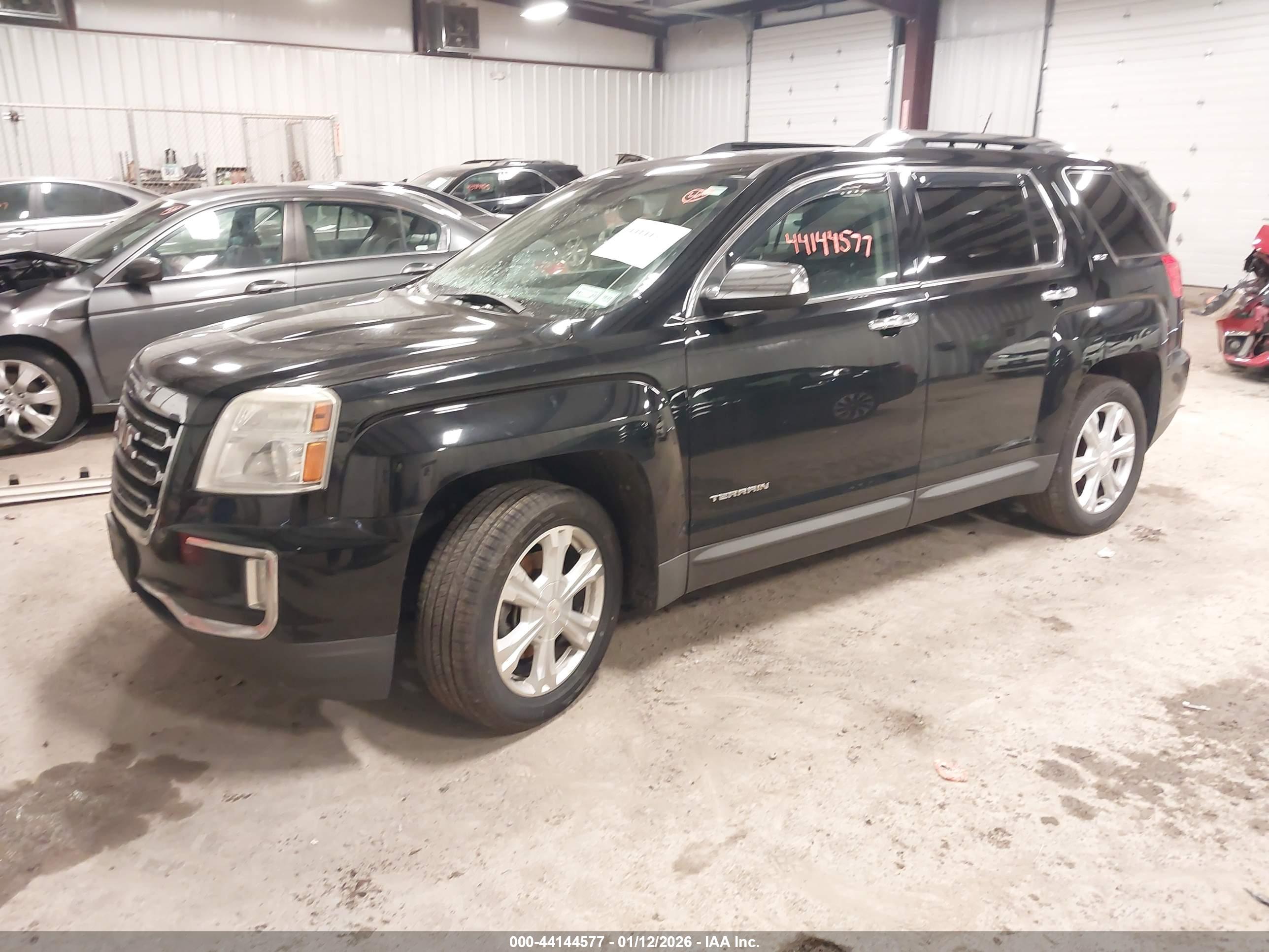 GMC TERRAIN image 2