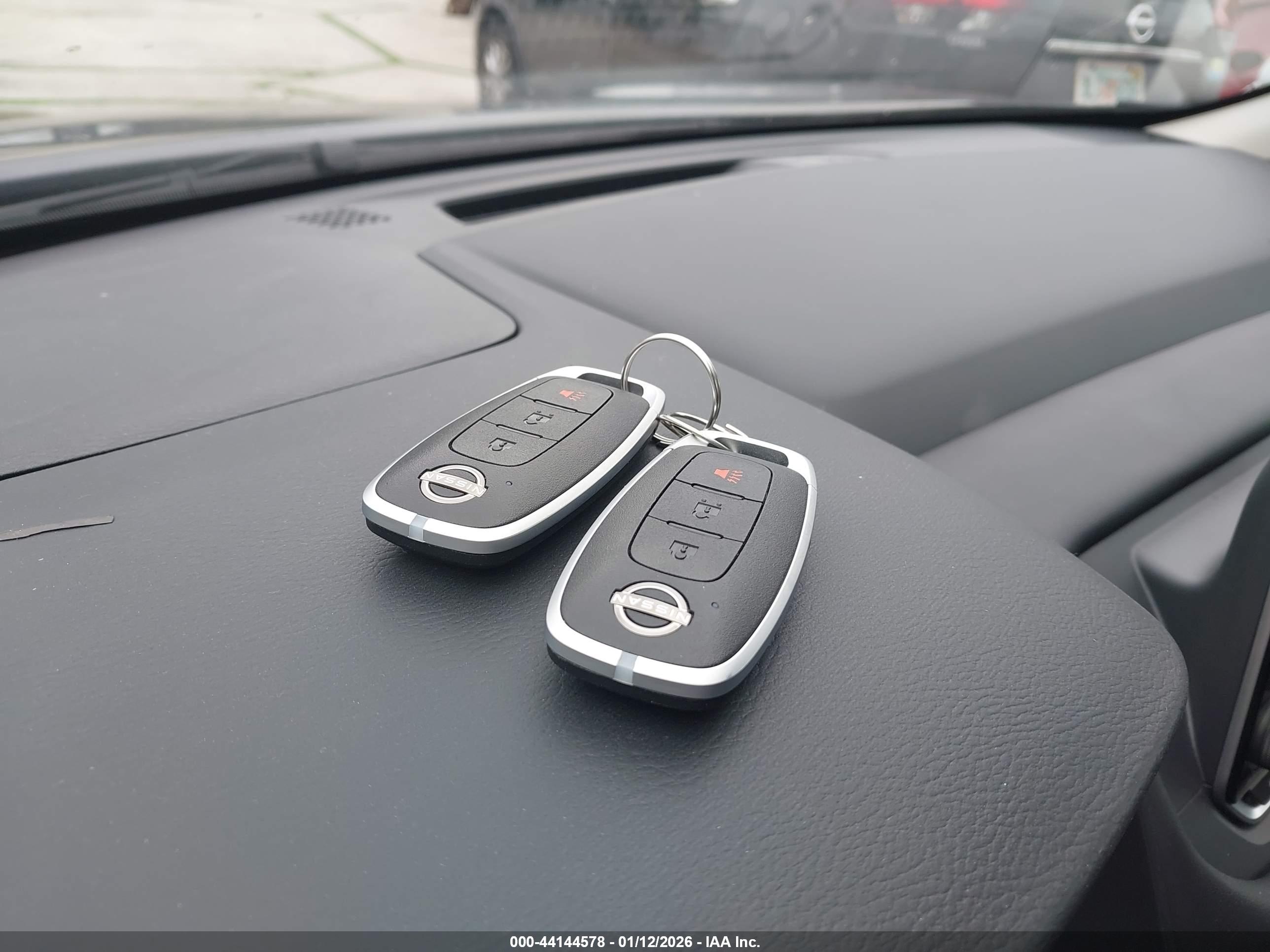 NISSAN ROGUE image 11